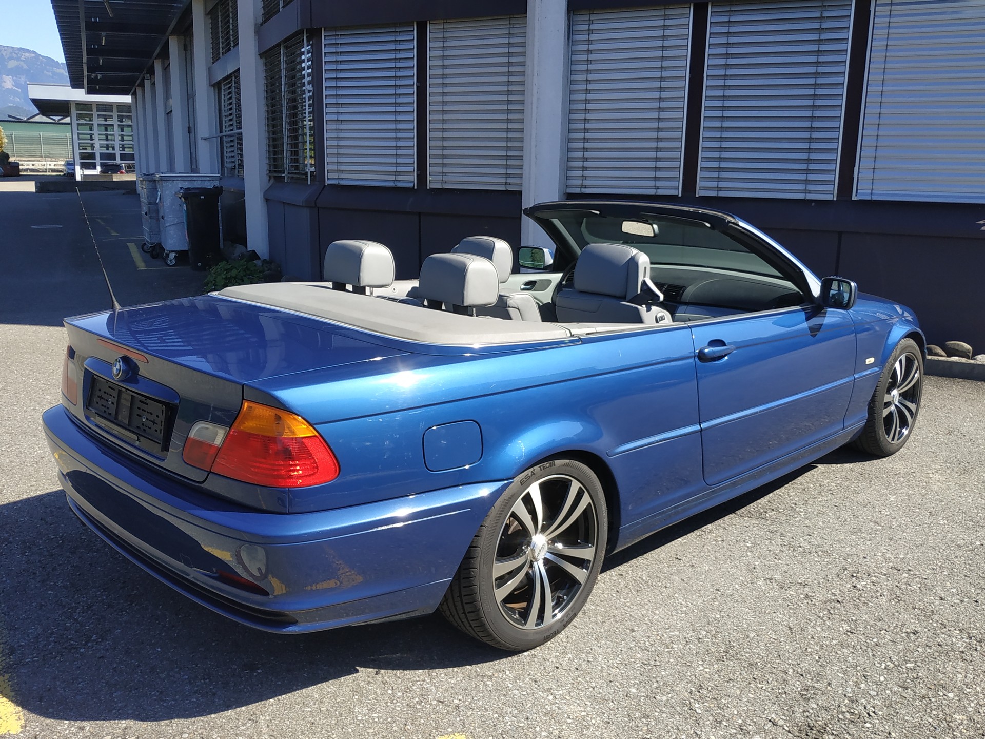BMW 323Ci Cabriolet-image-4