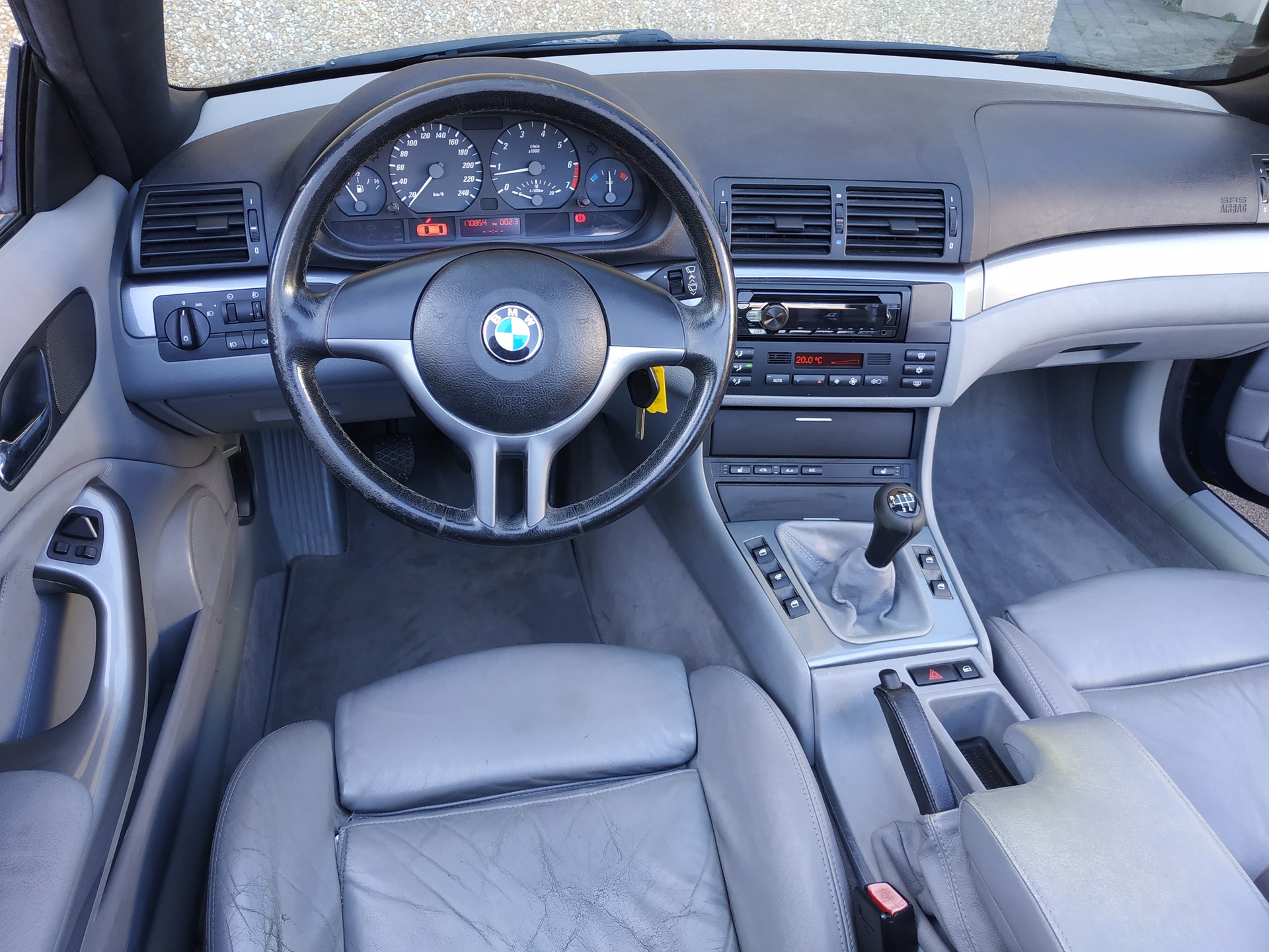 BMW 323Ci Cabriolet-image-11