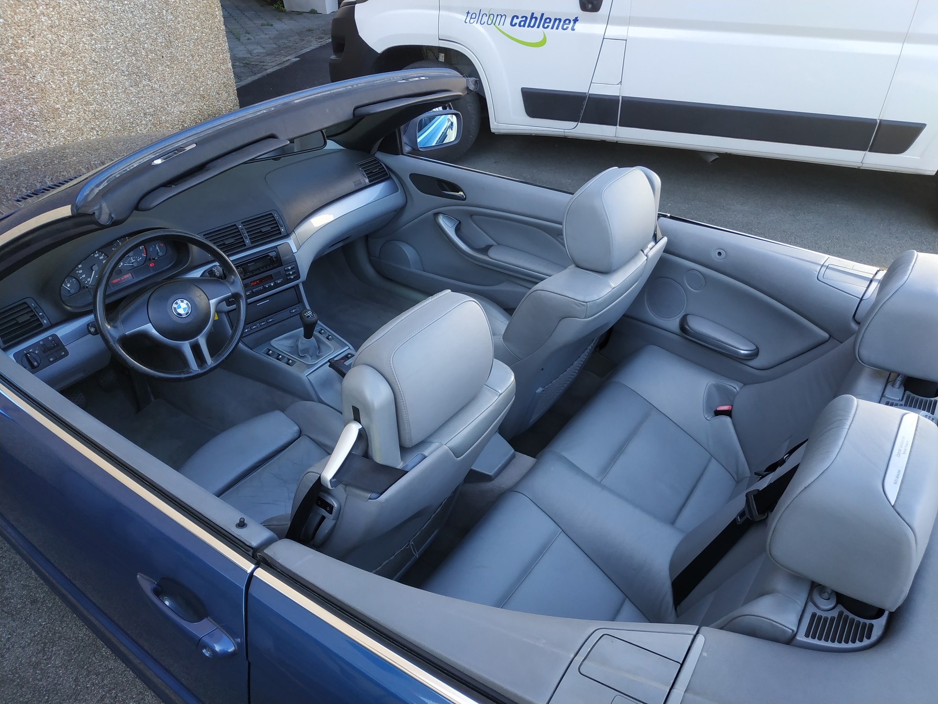 BMW 323Ci Cabriolet-image-15