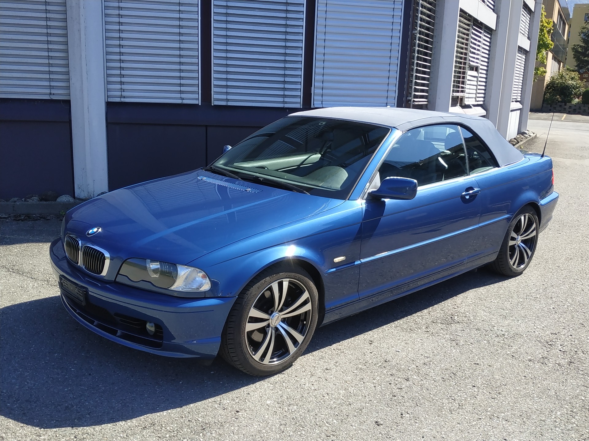 BMW 323Ci Cabriolet-image-8