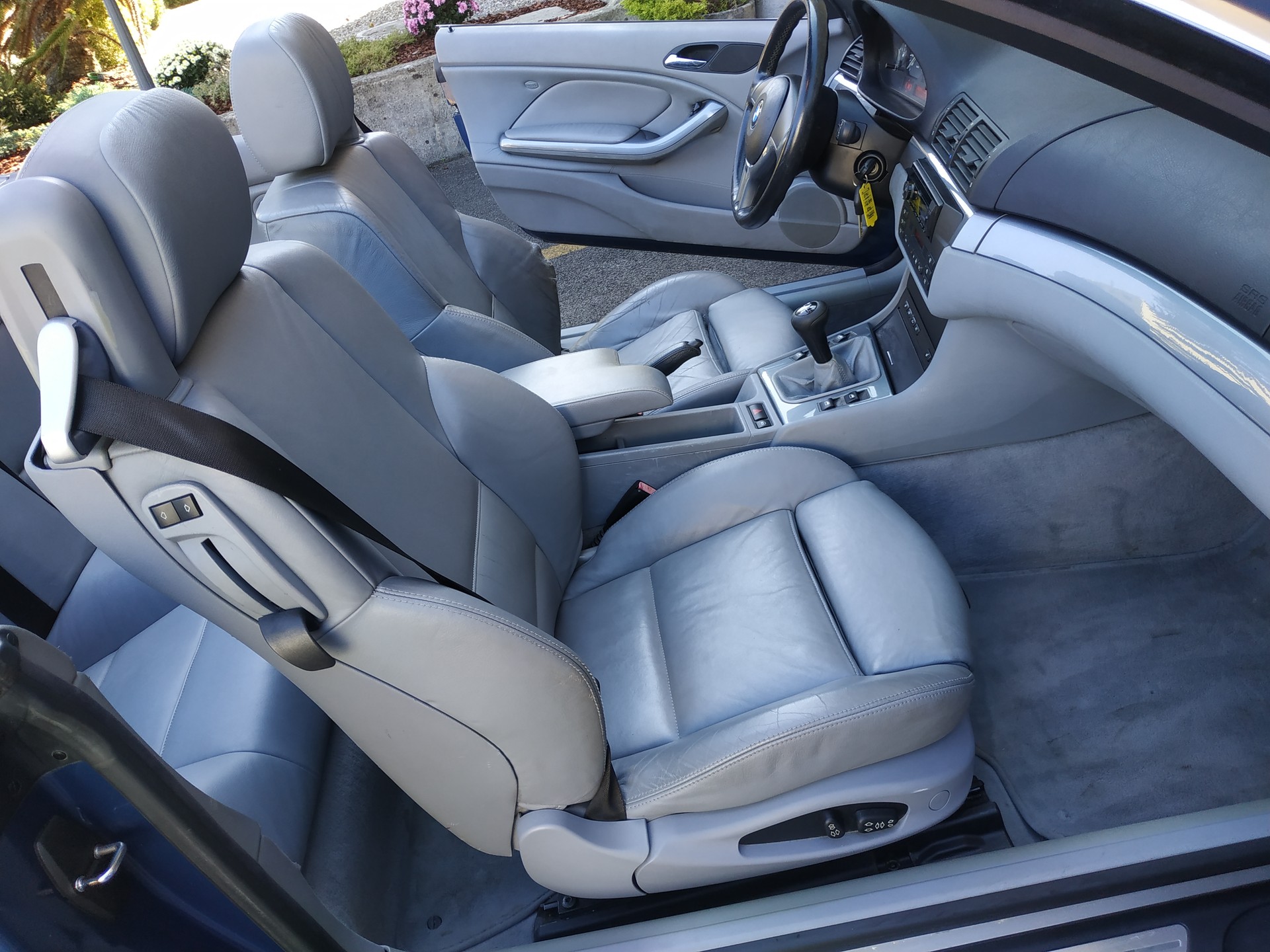 BMW 323Ci Cabriolet-image-14
