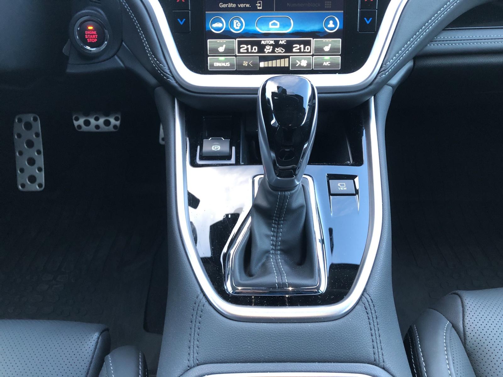 SUBARU Outback 2.5i Luxury-image-12