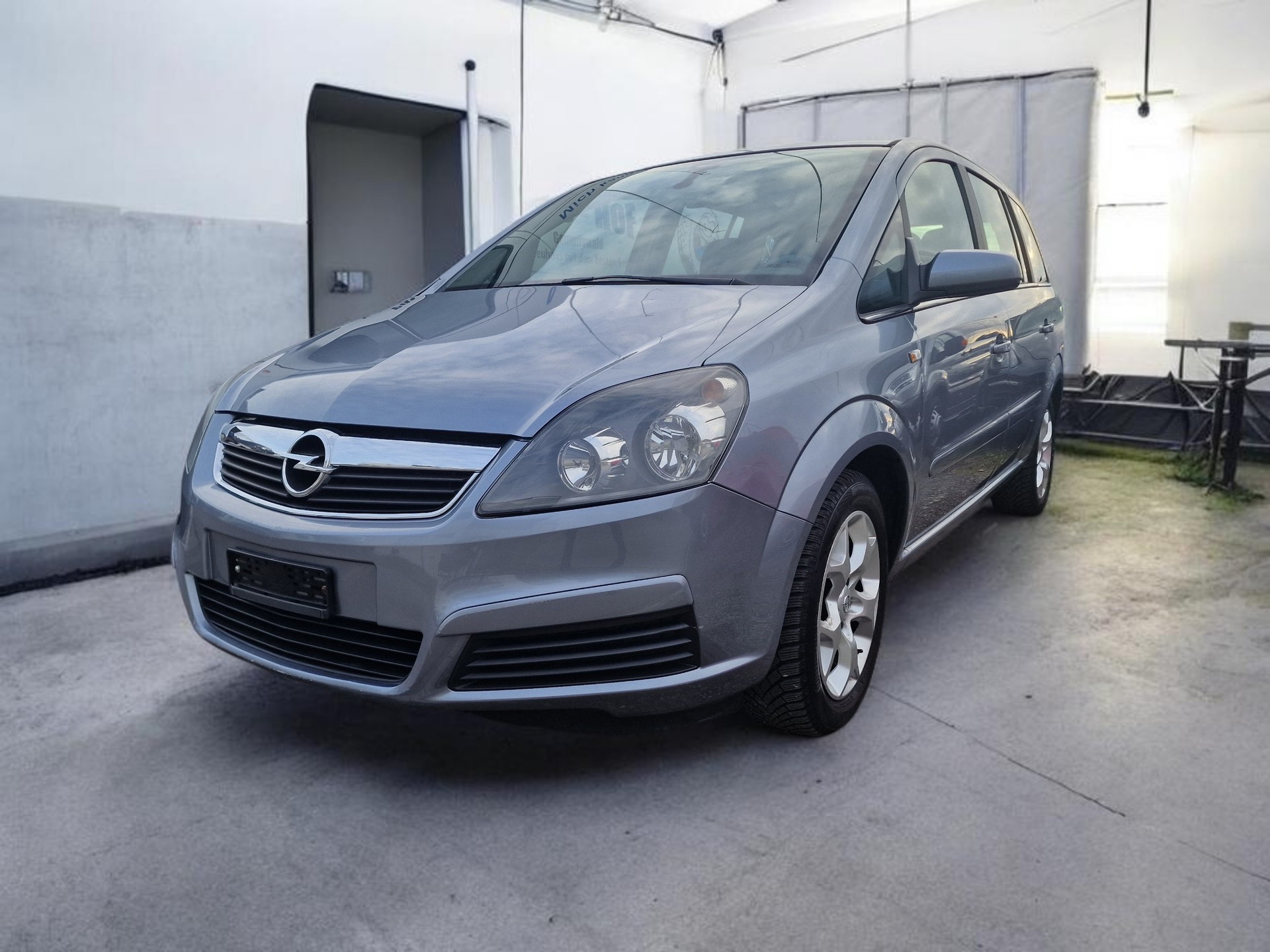 OPEL Zafira 2.2i 16V Cosmo Automatic 12Mt Gara MFK Neu-showroom-element-1