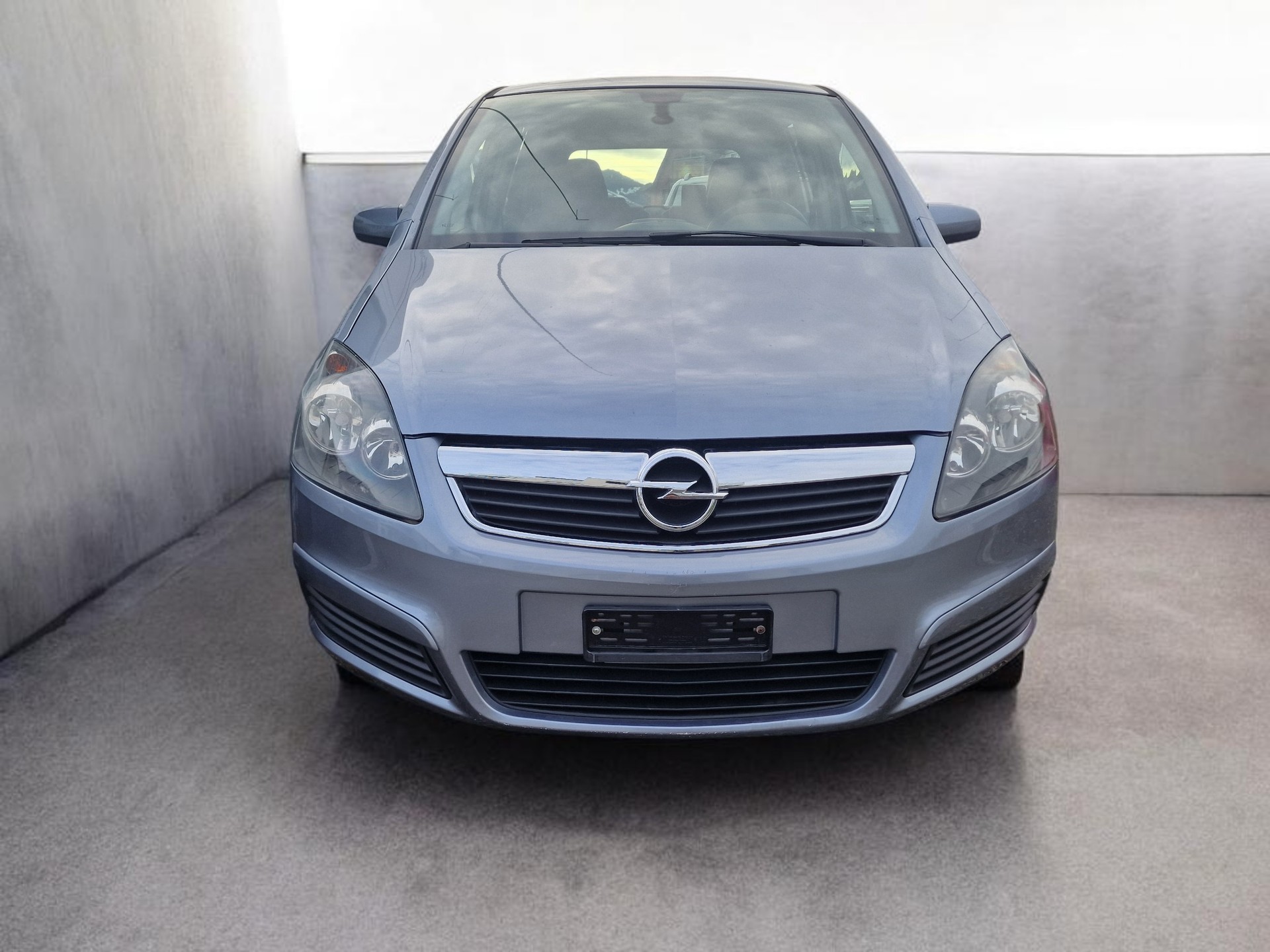 OPEL Zafira 2.2i 16V Cosmo Automatic 12Mt Gara MFK Neu-showroom-element-2