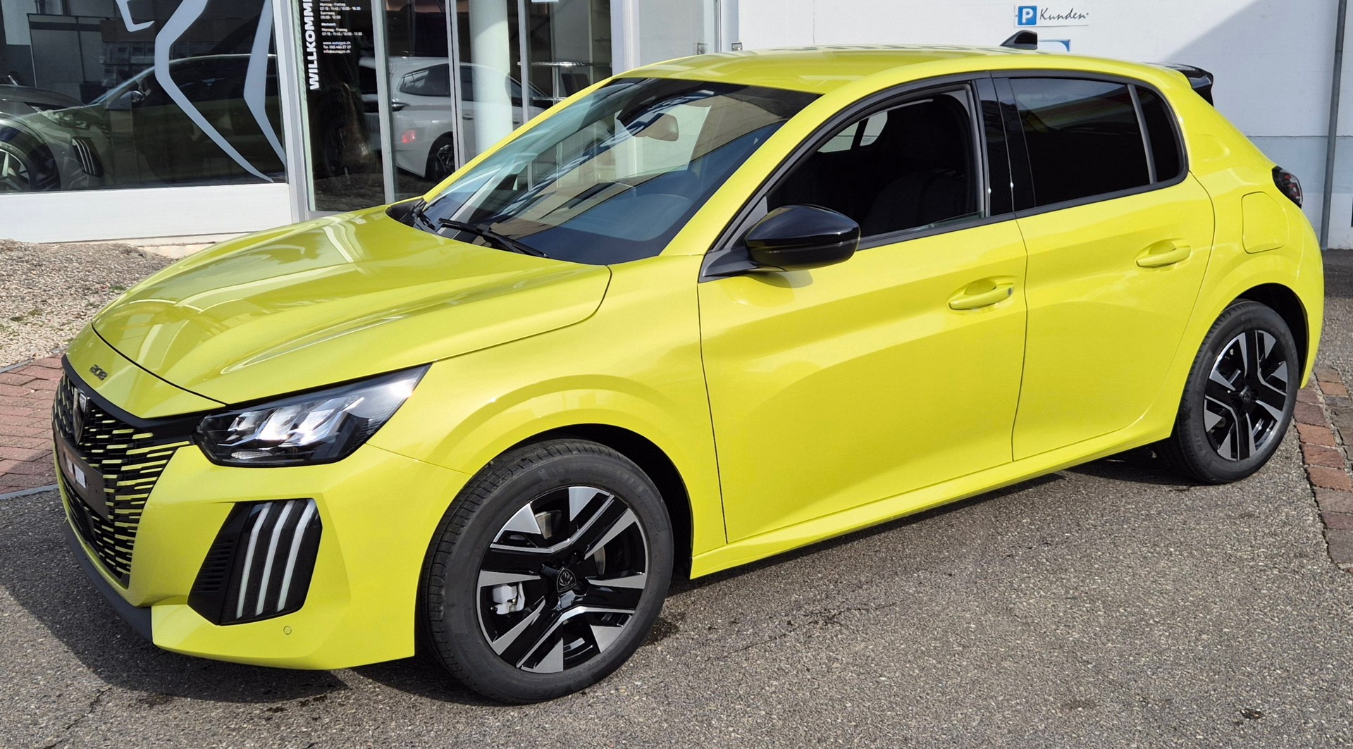 PEUGEOT 208 1.2 MHEV Allure Helvetia (442)-image-15
