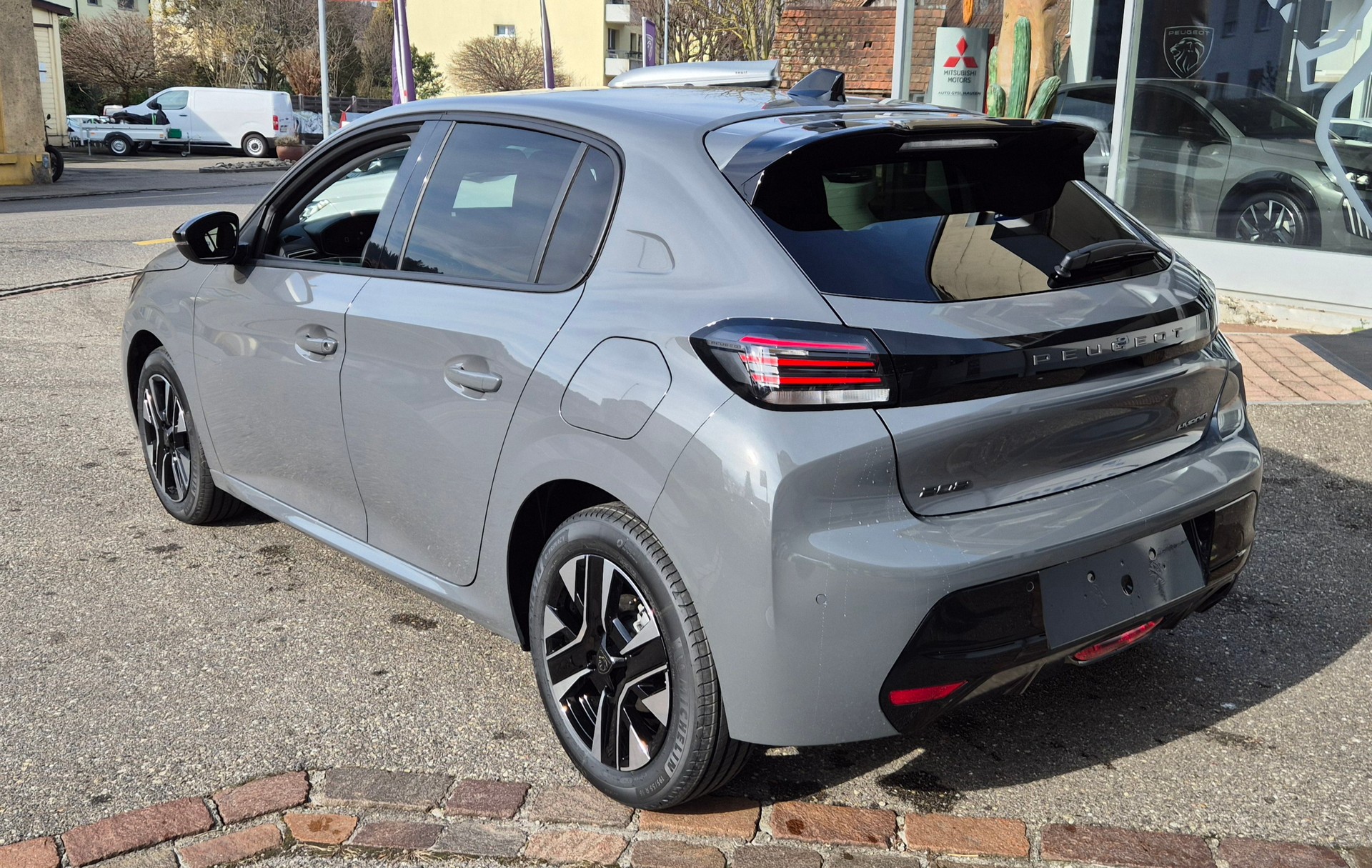 PEUGEOT 208 1.2 MHEV Allure Helvetia (442)-image-1