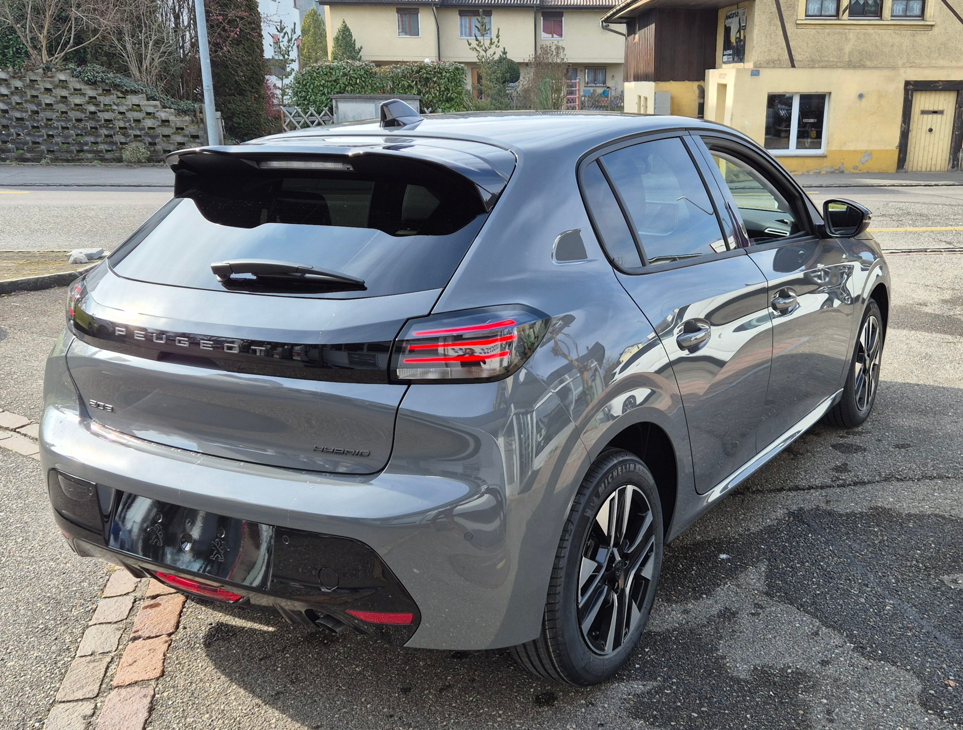 PEUGEOT 208 1.2 MHEV Allure Helvetia (442)-image-2