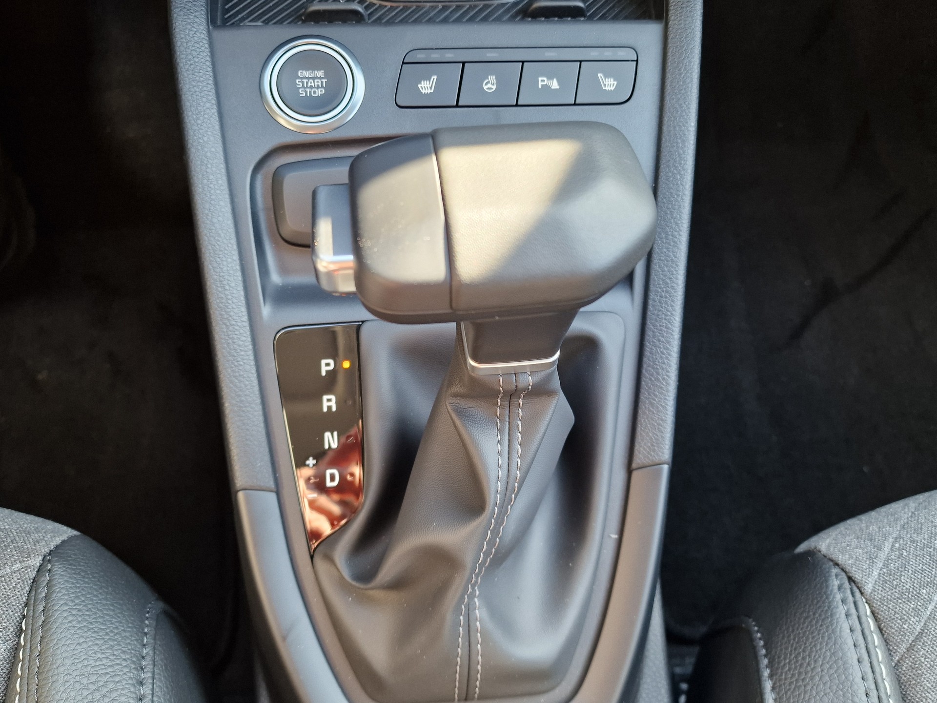 KIA Stonic 1.0 T-GD MHEV GT-Line DCT-image-11