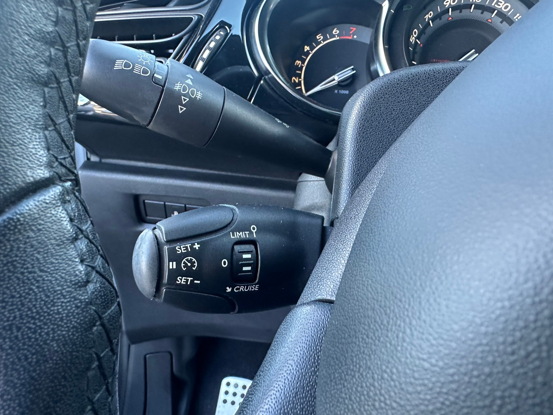 DS AUTOMOBILES DS3 1.6 VTi SO Chic Automatic-image-16