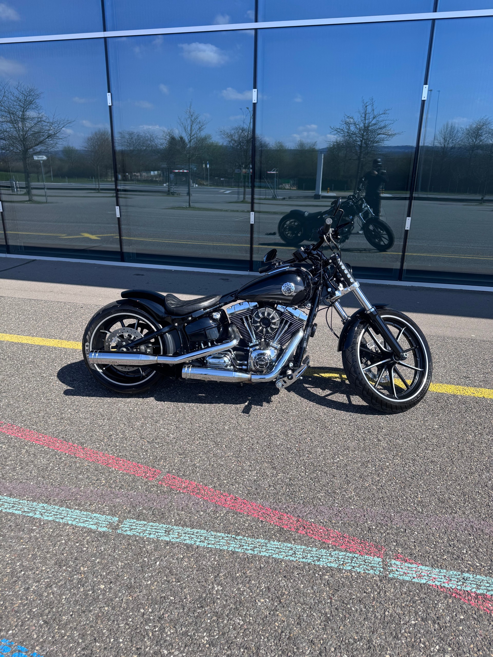 HARLEY-DAVIDSON Breakout 103 ABS-image-1