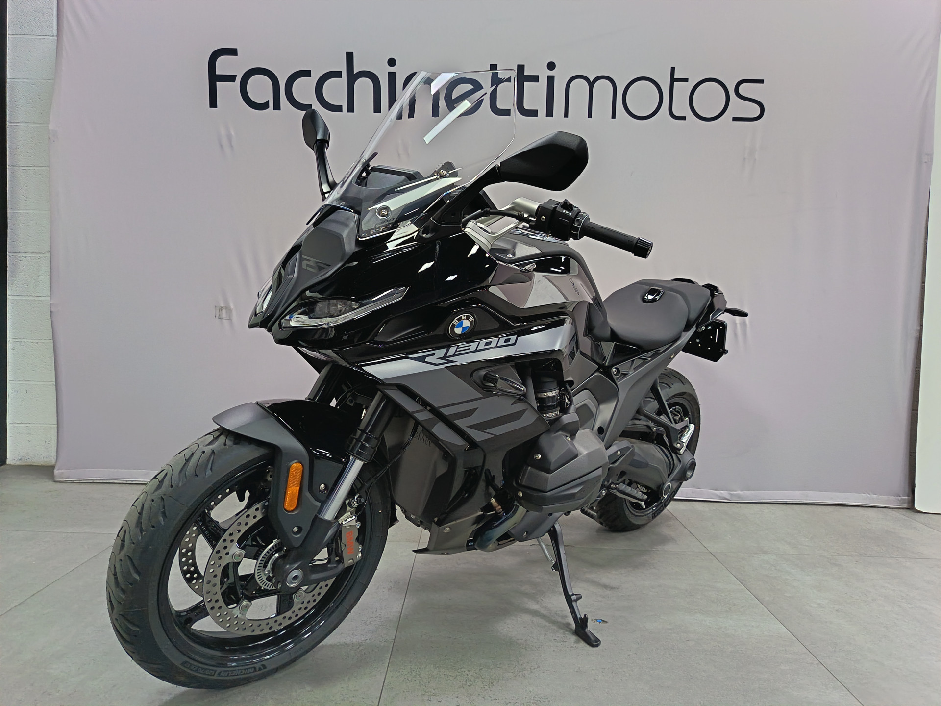 BMW R 1300 RS Triple Black-image-3