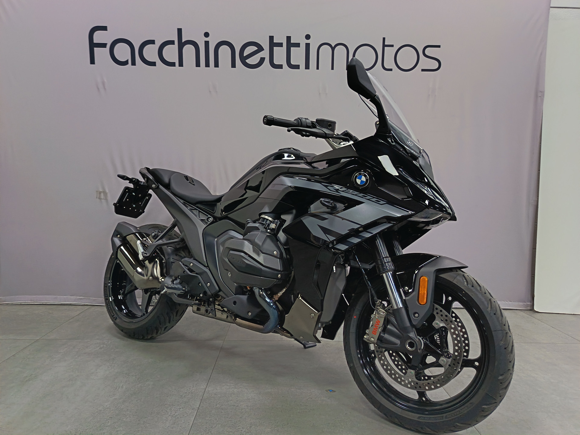 BMW R 1300 RS Triple Black-image-1