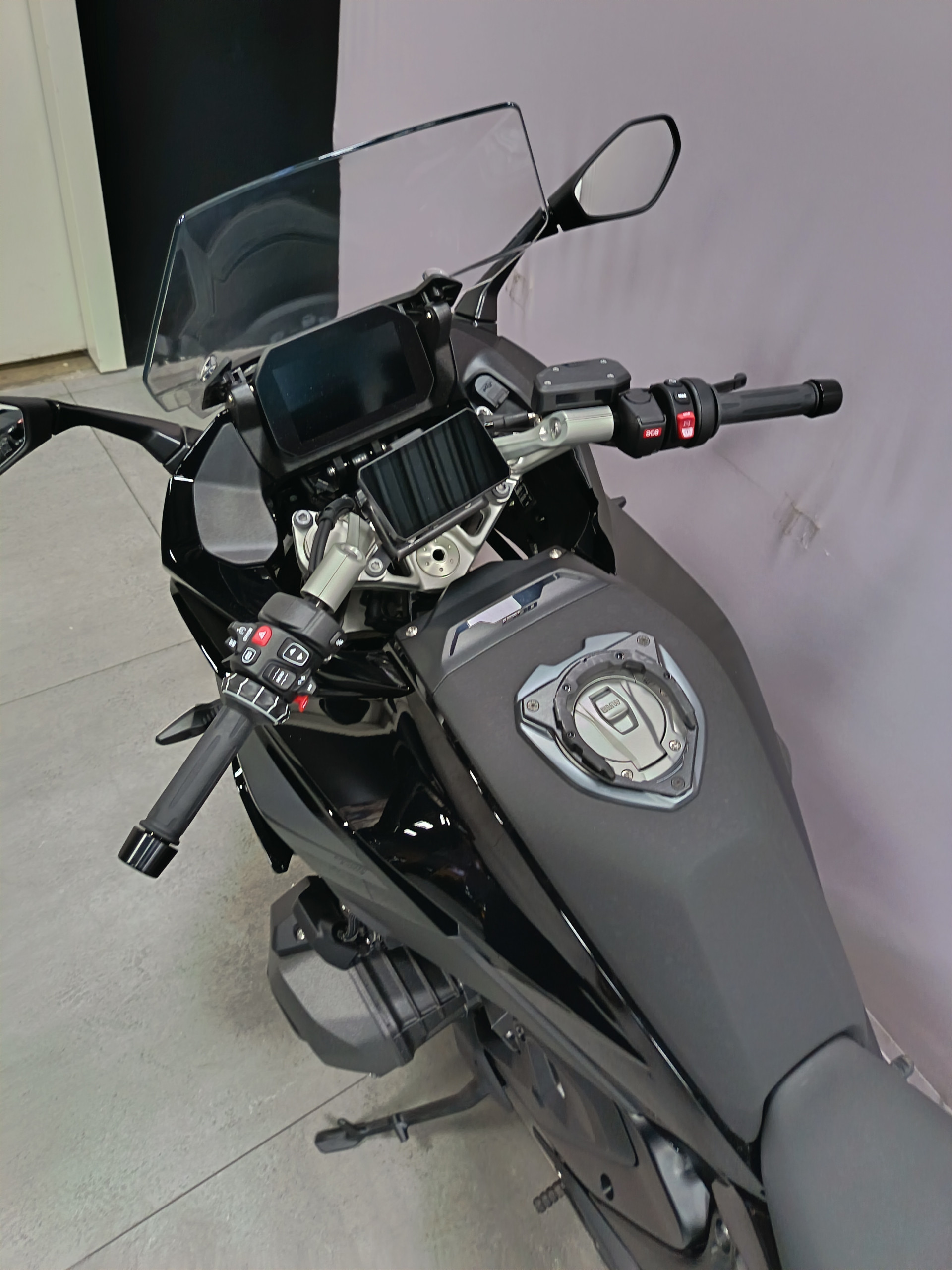 BMW R 1300 RS Triple Black-image-2