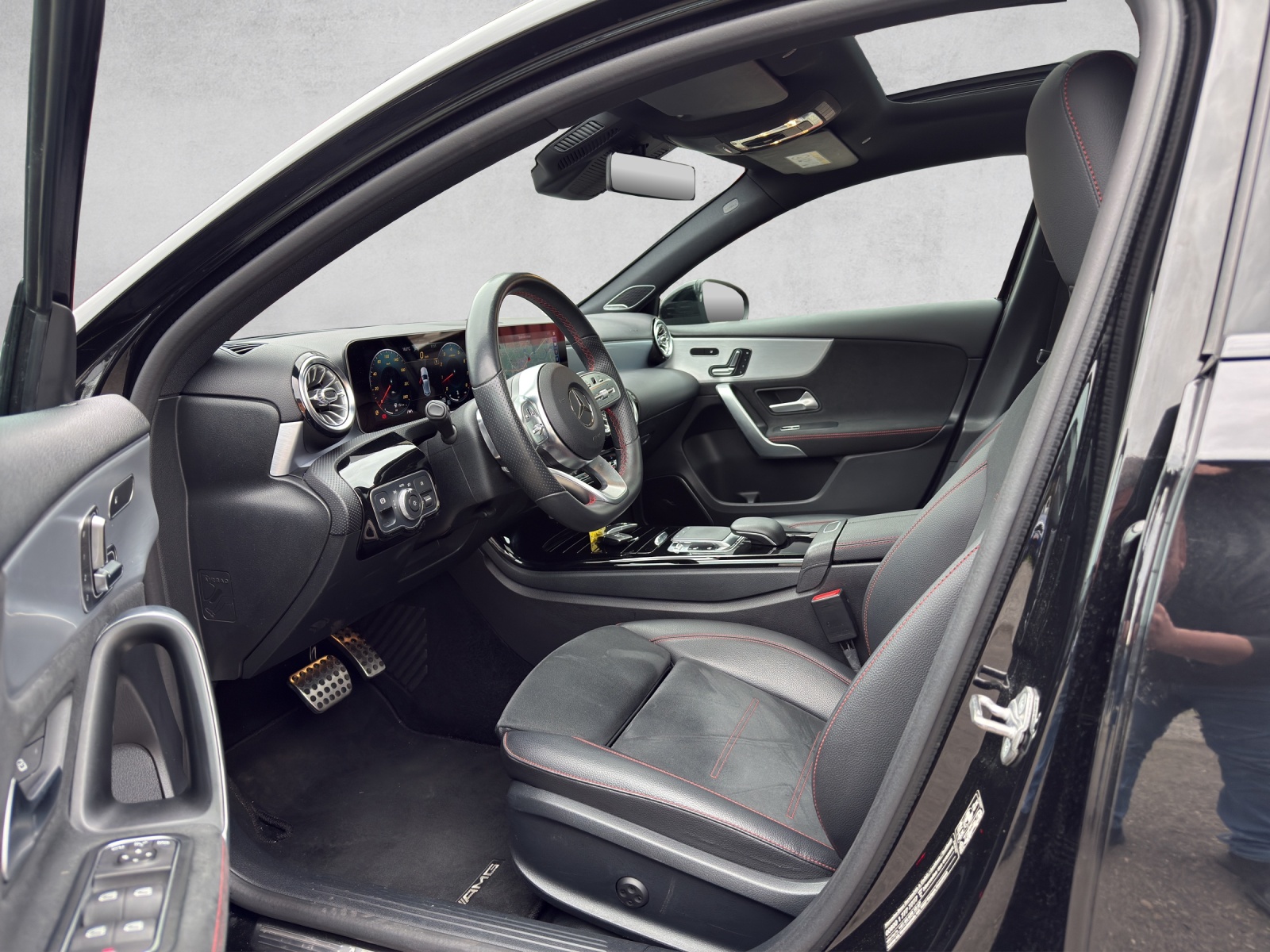 MERCEDES-BENZ A 250 AMG Line 7G-DCT-image-9