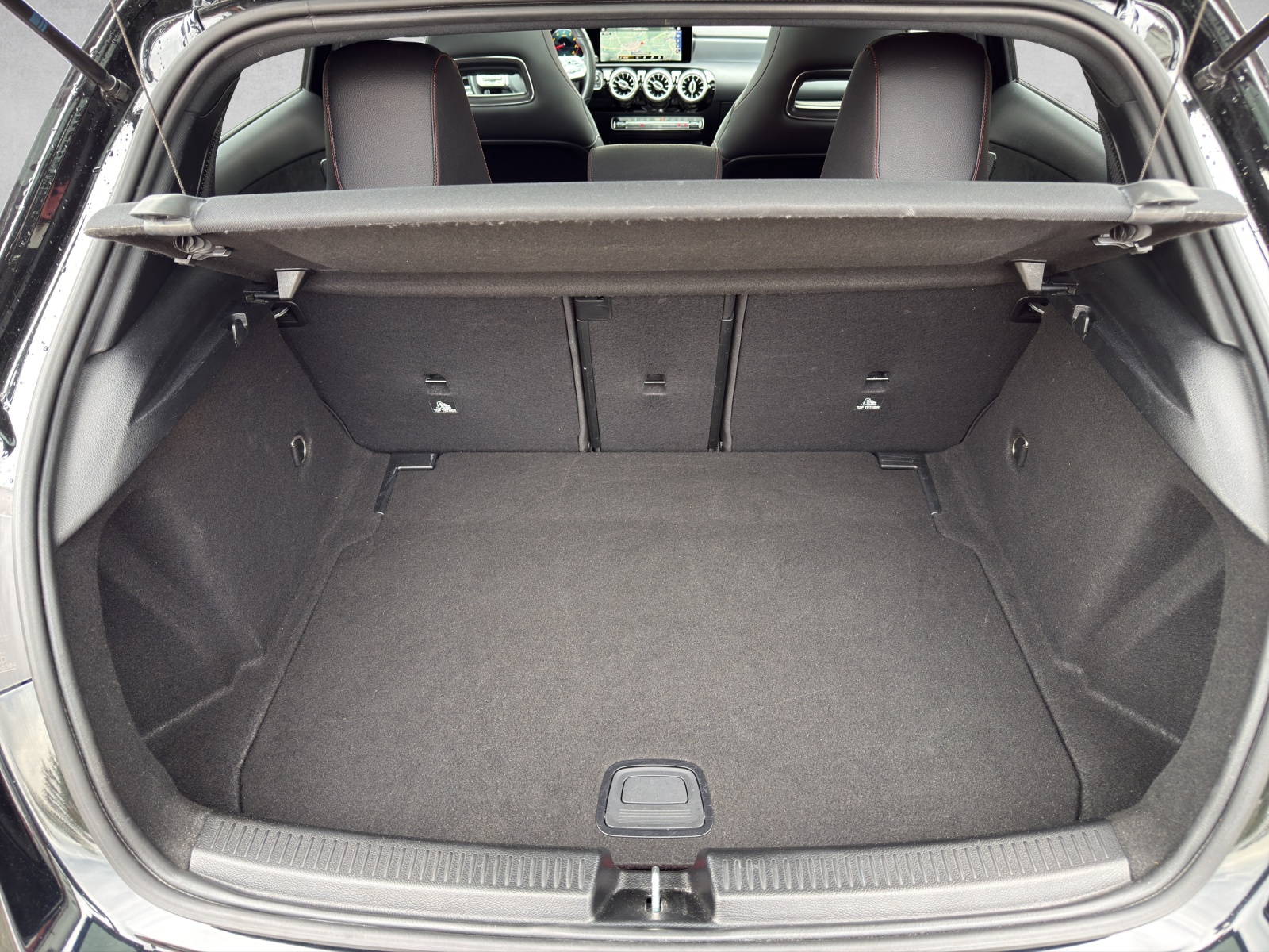 MERCEDES-BENZ A 250 AMG Line 7G-DCT-image-21
