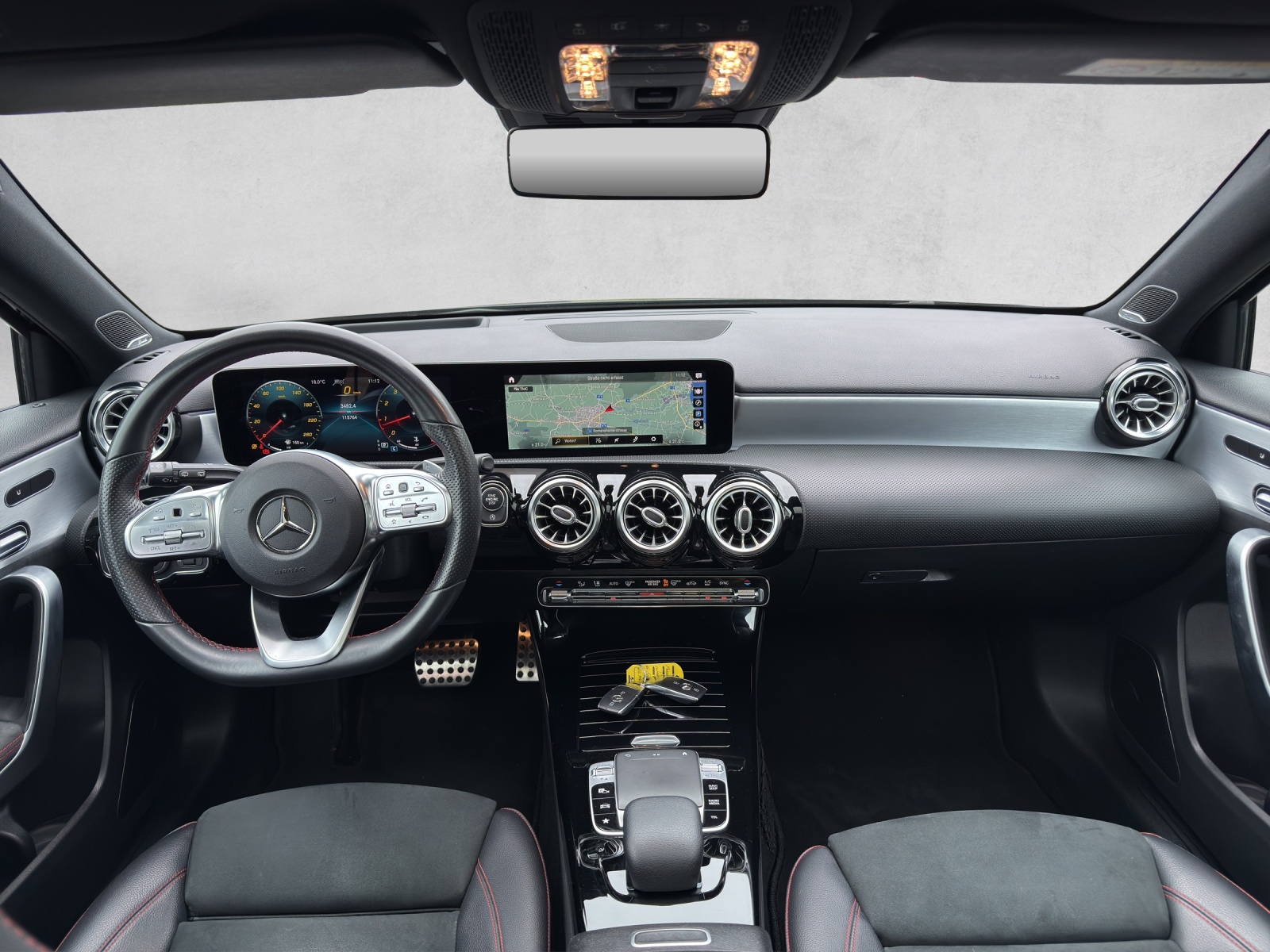 MERCEDES-BENZ A 250 AMG Line 7G-DCT-image-10