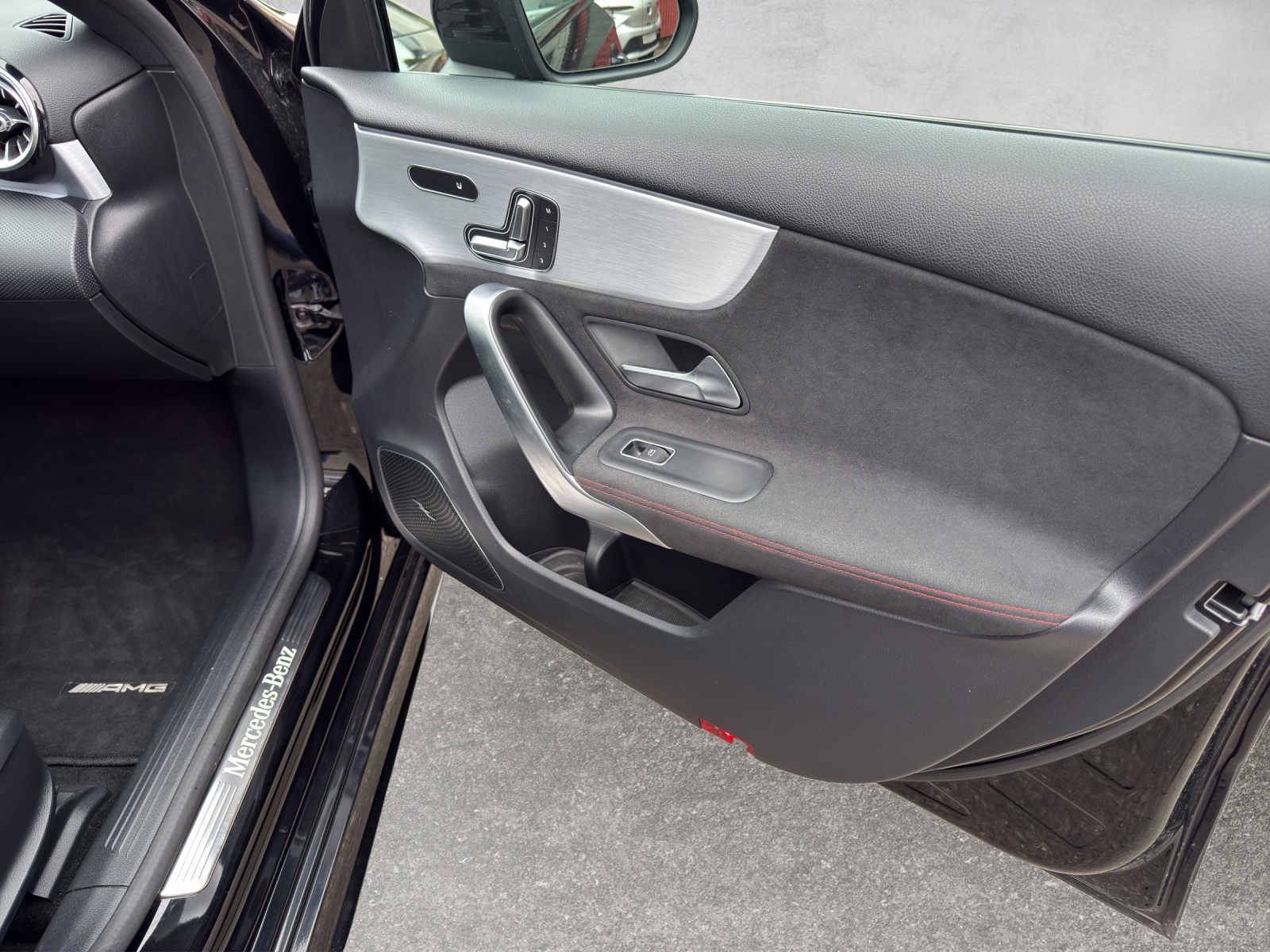 MERCEDES-BENZ A 250 AMG Line 7G-DCT-image-18