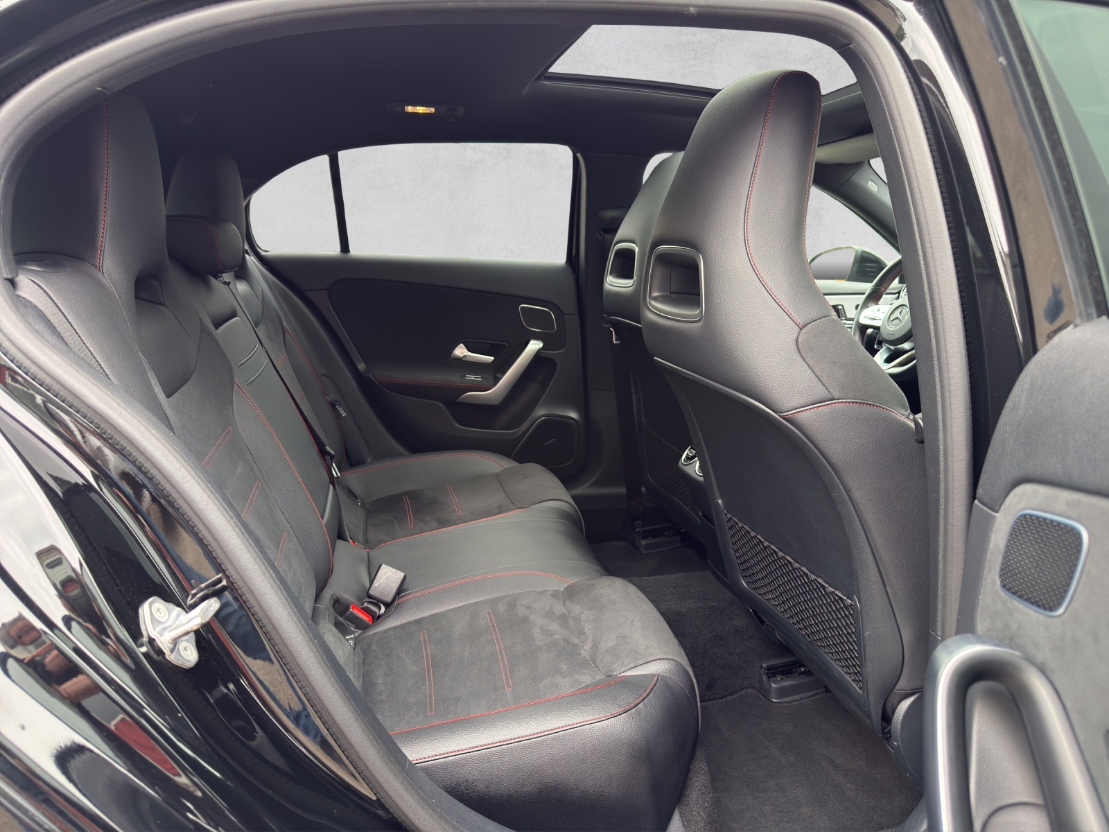 MERCEDES-BENZ A 250 AMG Line 7G-DCT-image-19