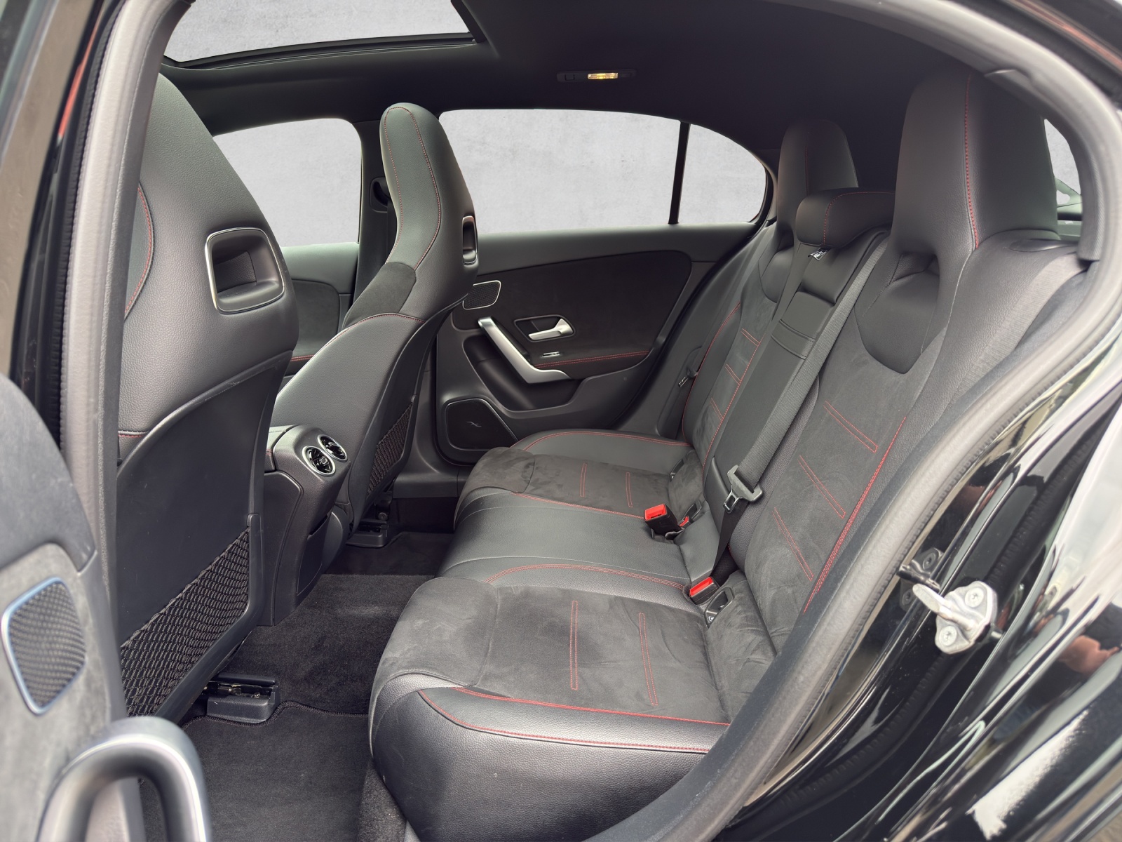 MERCEDES-BENZ A 250 AMG Line 7G-DCT-image-20