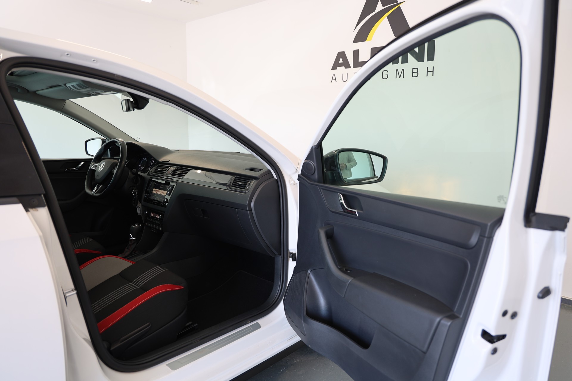 SKODA Rapid Spaceback 1.4 TSI Monte Carlo DSG-image-10