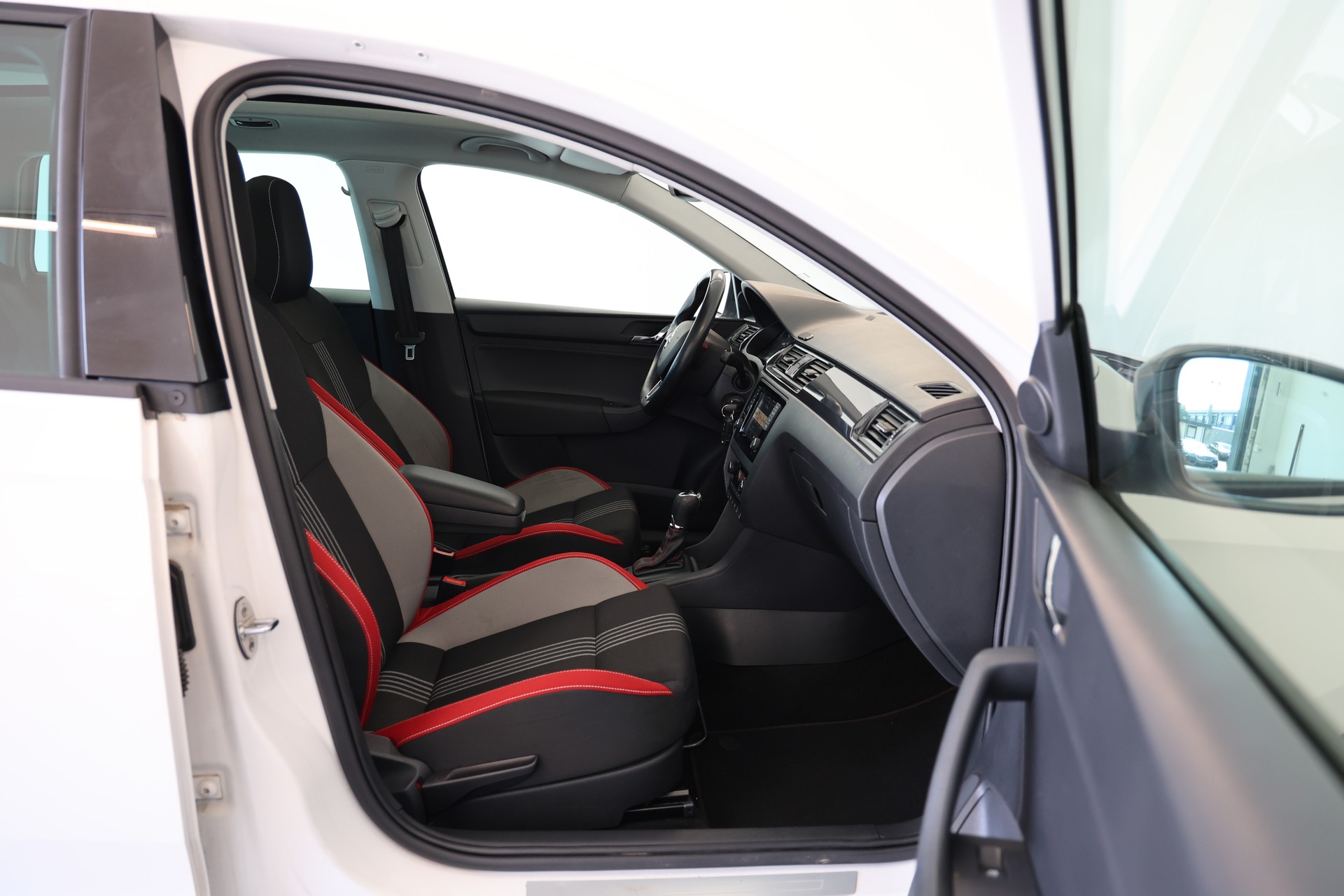 SKODA Rapid Spaceback 1.4 TSI Monte Carlo DSG-image-11