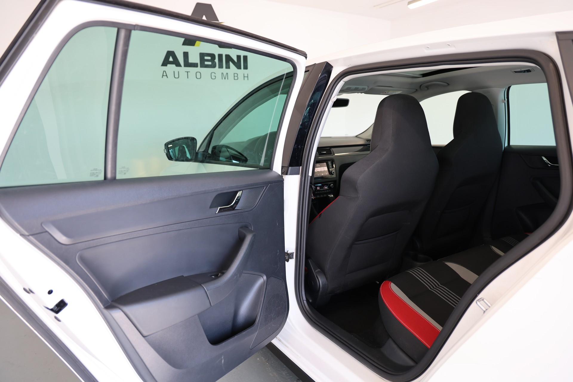 SKODA Rapid Spaceback 1.4 TSI Monte Carlo DSG-image-13