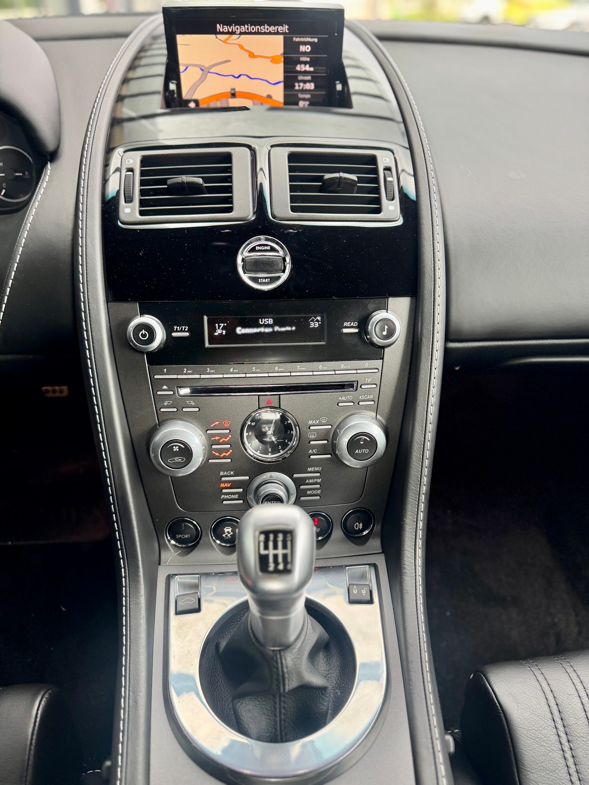 ASTON MARTIN V12 Vantage 6.0-image-19