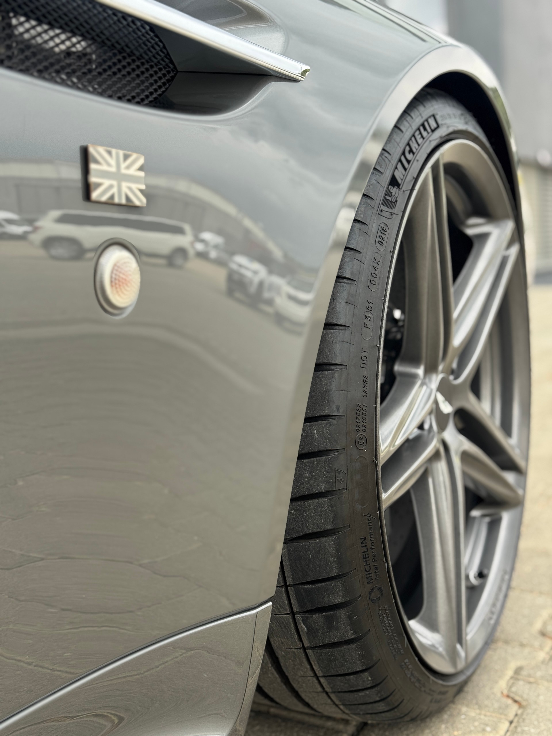 ASTON MARTIN V12 Vantage 6.0-image-11