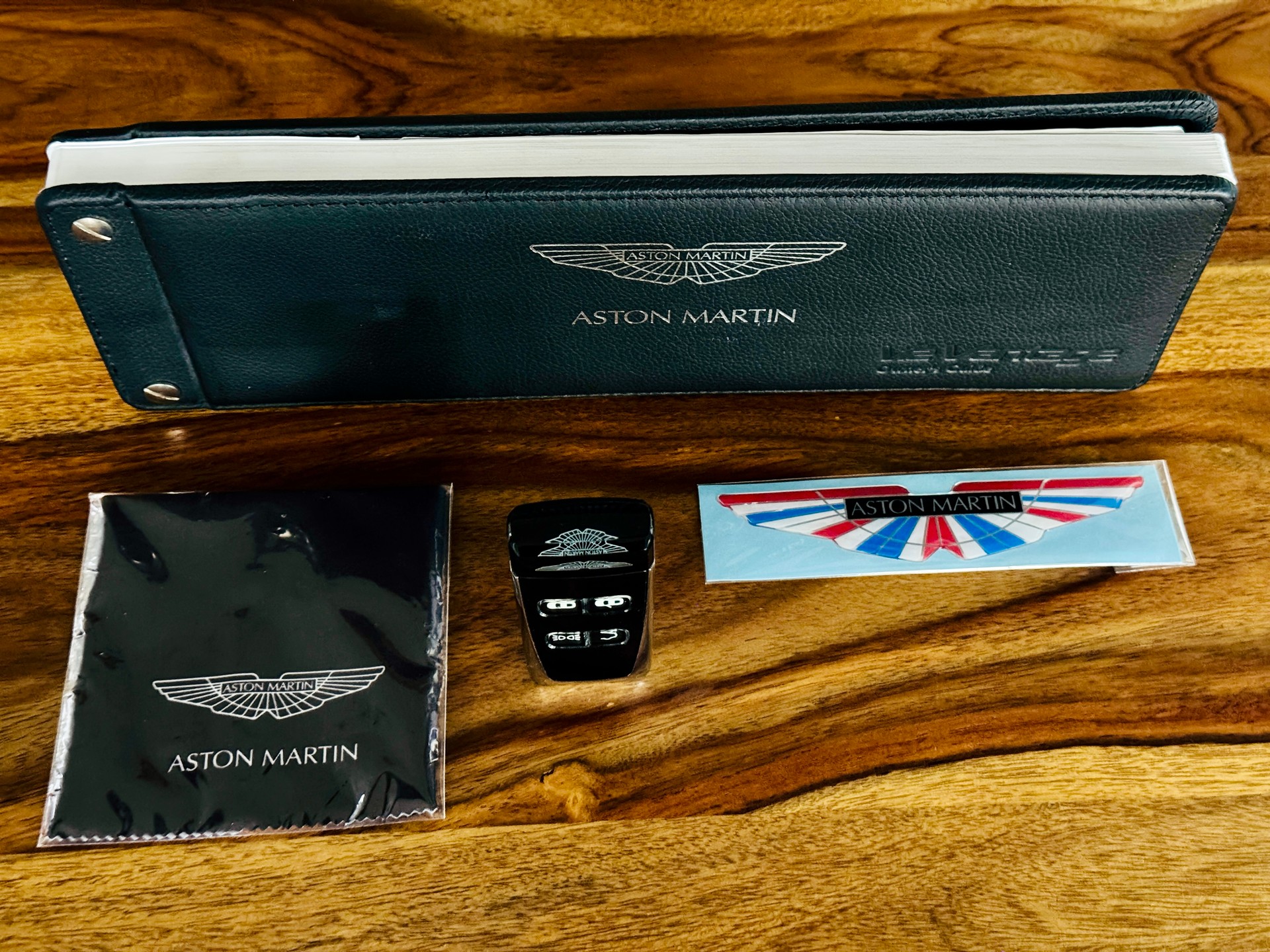 ASTON MARTIN V12 Vantage 6.0-image-23