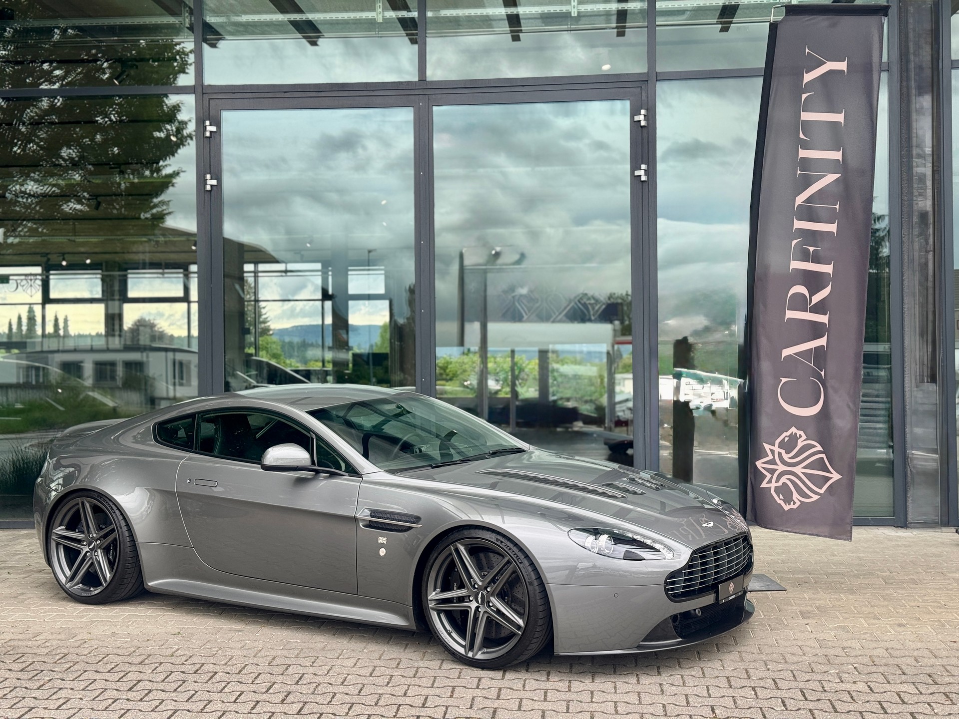 ASTON MARTIN V12 Vantage 6.0
