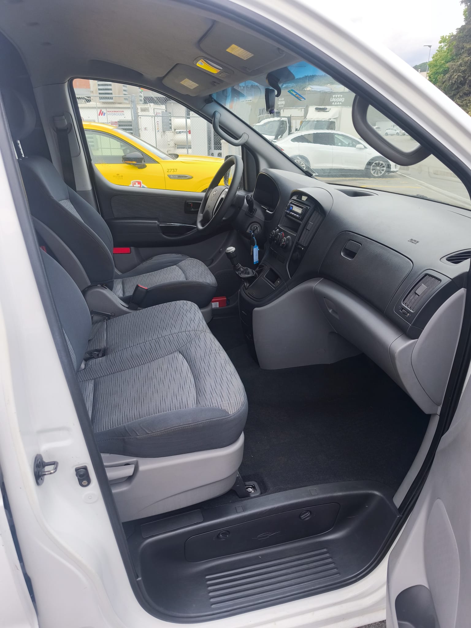 HYUNDAI H-1 Cargo 2.5 CRDi HP 5-Türen / Portes / Porte-image-5