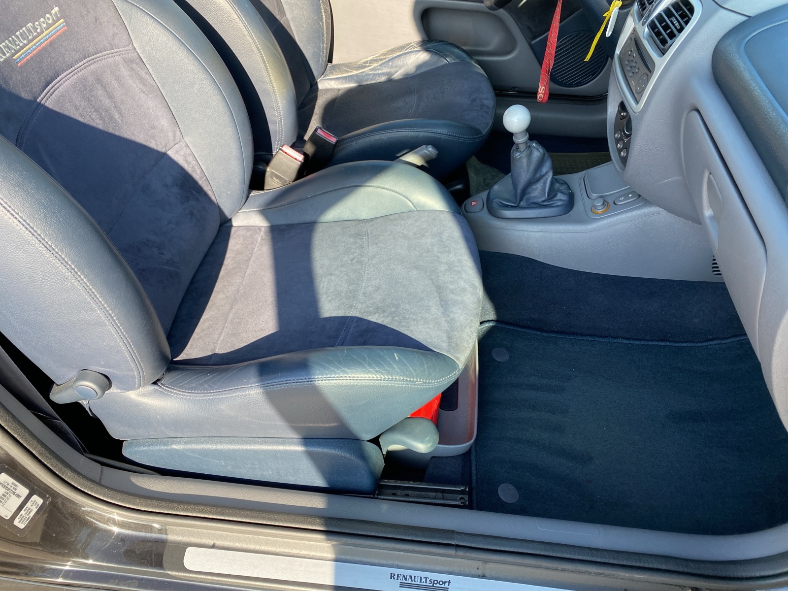 RENAULT Clio 2.0 16V Sport-image-11