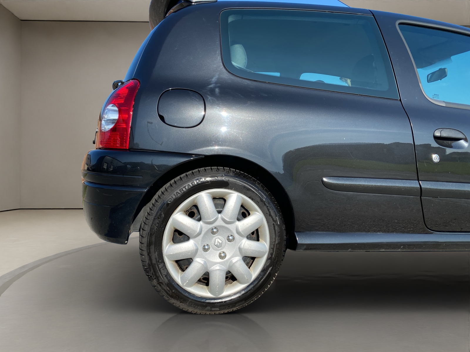 RENAULT Clio 2.0 16V Sport-image-15