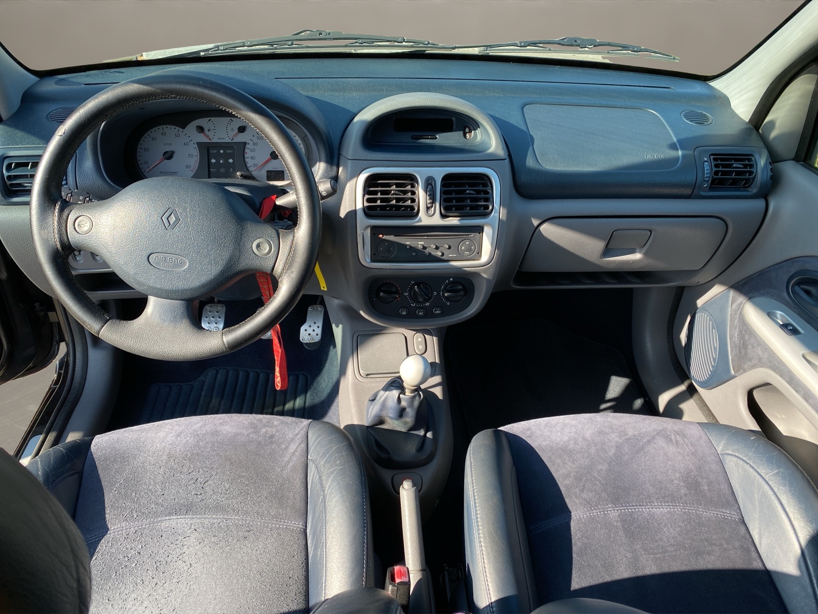 RENAULT Clio 2.0 16V Sport-image-10