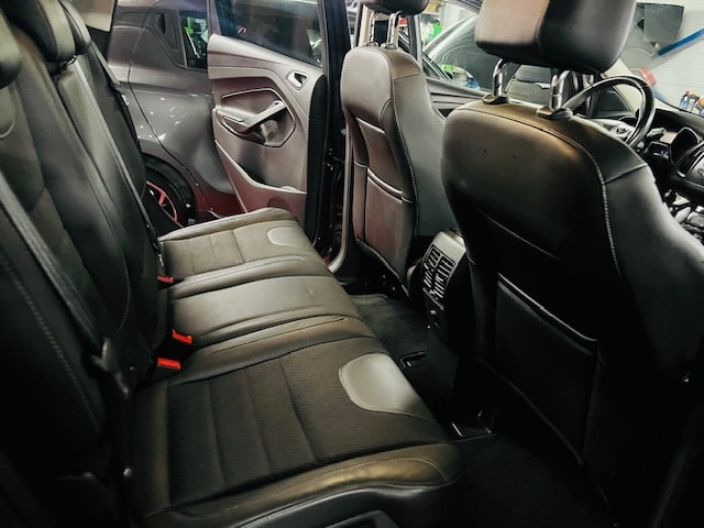 FORD Kuga 2.0 TDCi Titanium S 4WD PowerShift-image-10