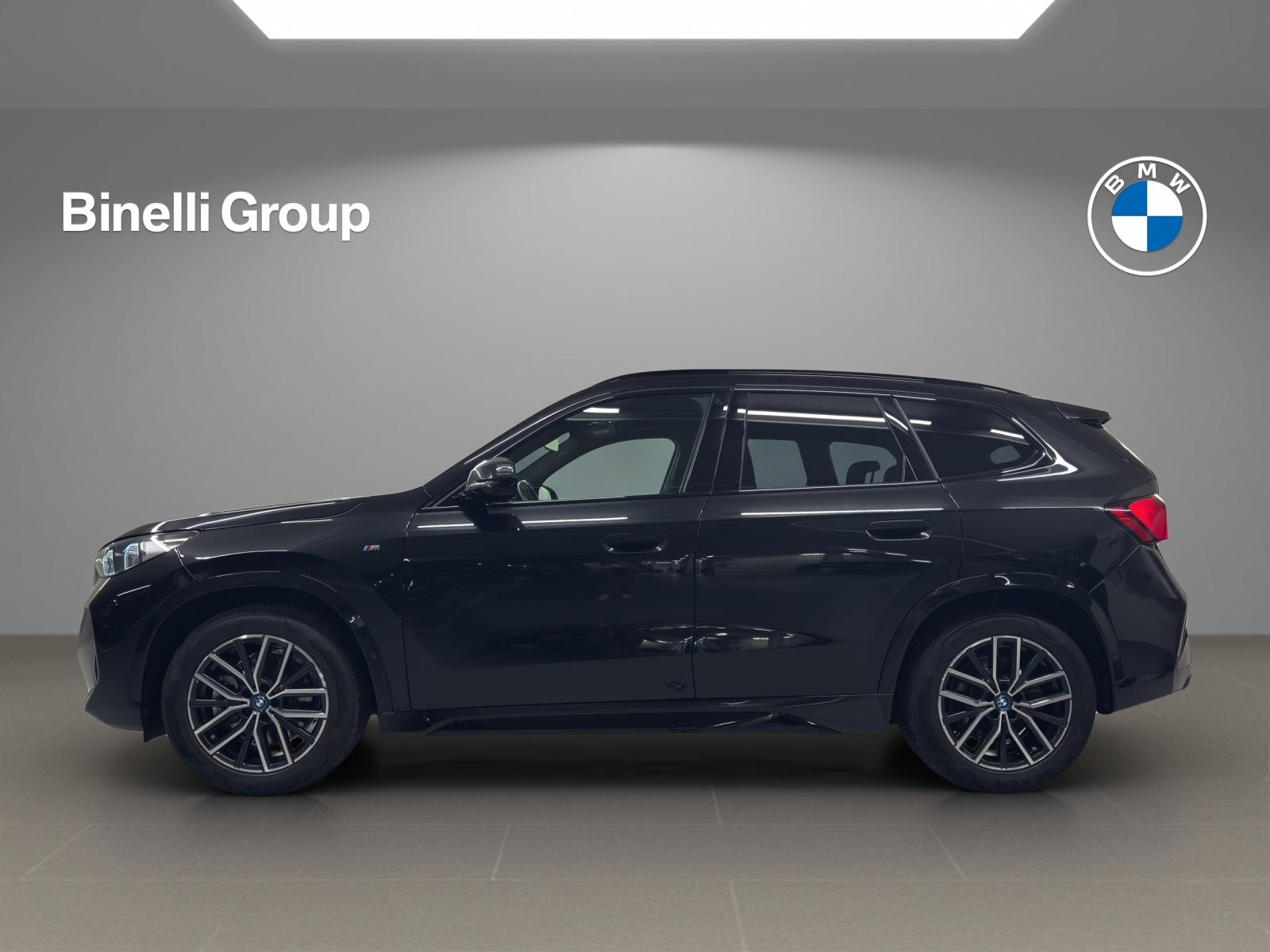 BMW iX1 30 xDrive-showroom-element-1