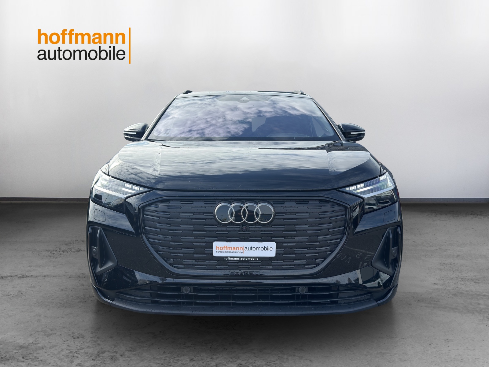 AUDI Q4 e-tron 45 Edition Swiss Ski quattro-showroom-element-1