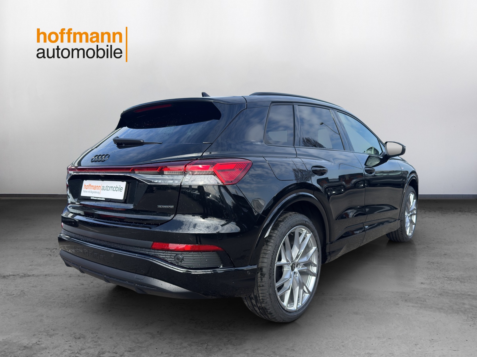 AUDI Q4 e-tron 45 Edition Swiss Ski quattro-showroom-element-3