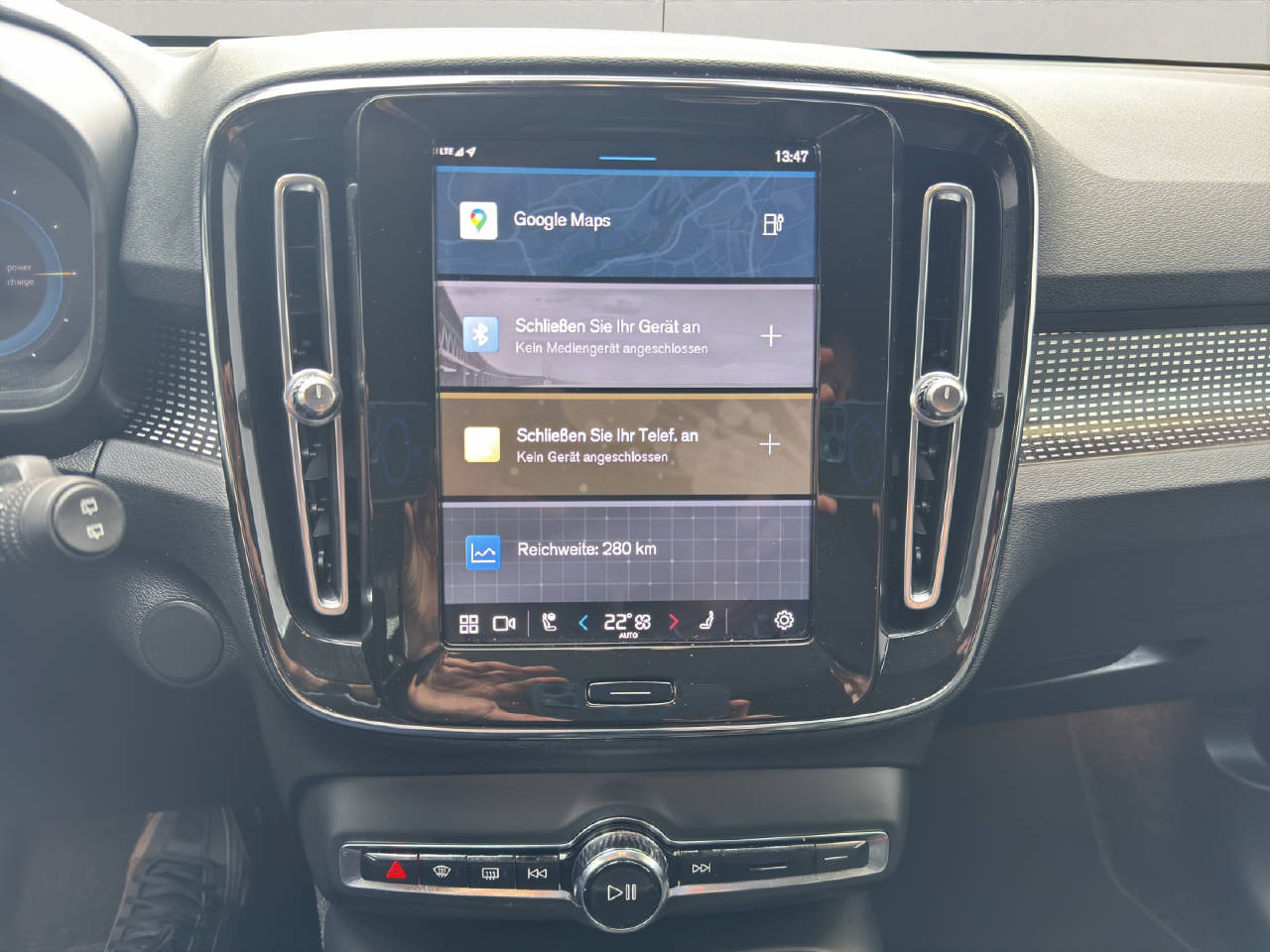 VOLVO XC40 P8 Twin Pro AWD-image-10