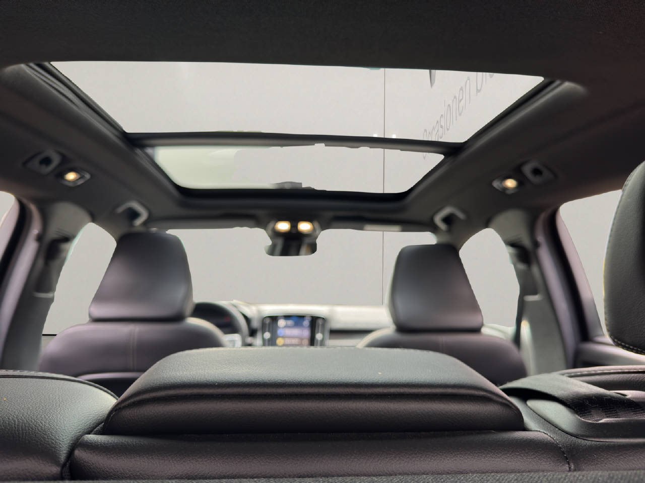 VOLVO XC40 P8 Twin Pro AWD-image-13