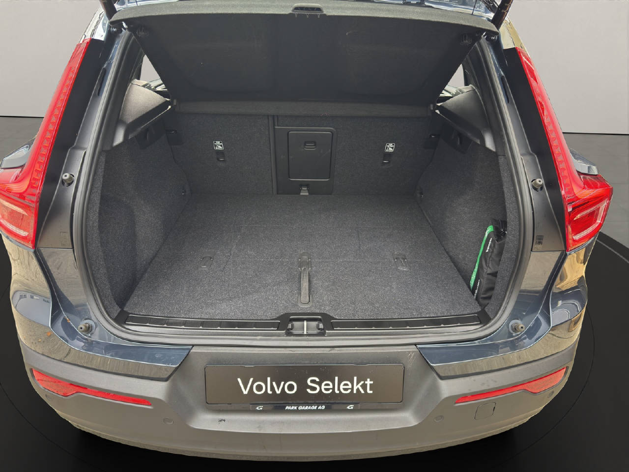 VOLVO XC40 P8 Twin Pro AWD-image-11