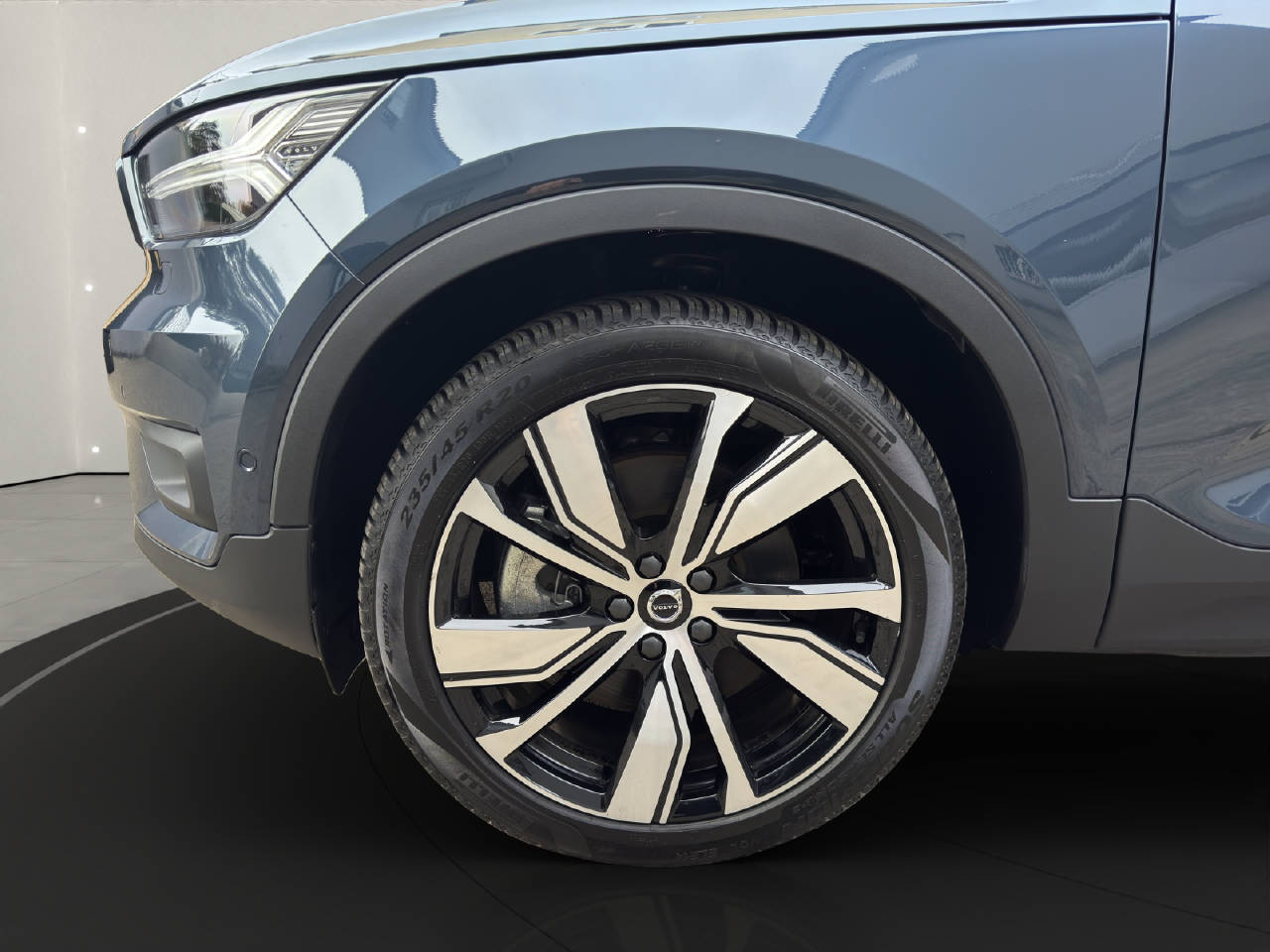 VOLVO XC40 P8 Twin Pro AWD-image-5
