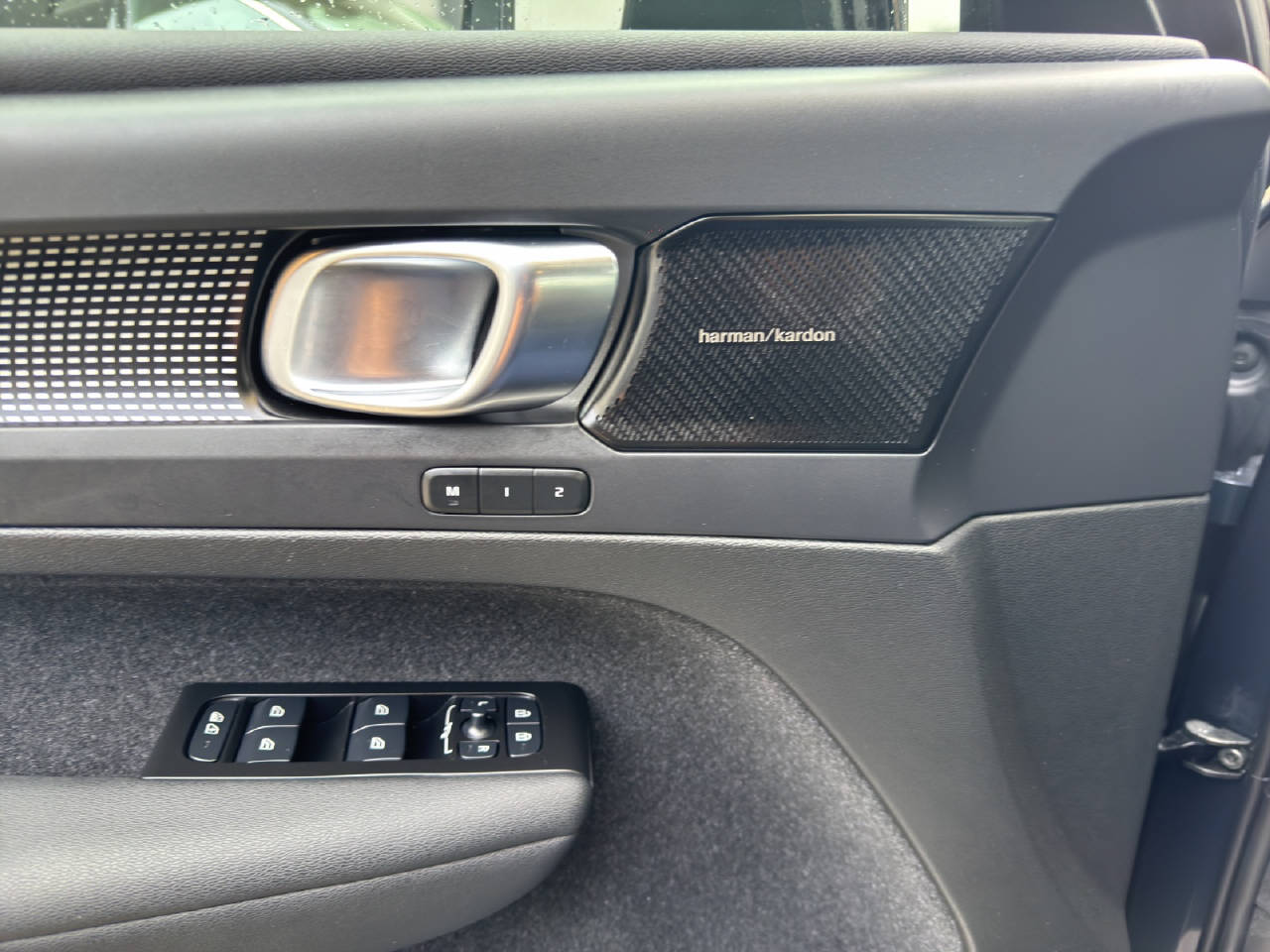 VOLVO XC40 P8 Twin Pro AWD-image-12