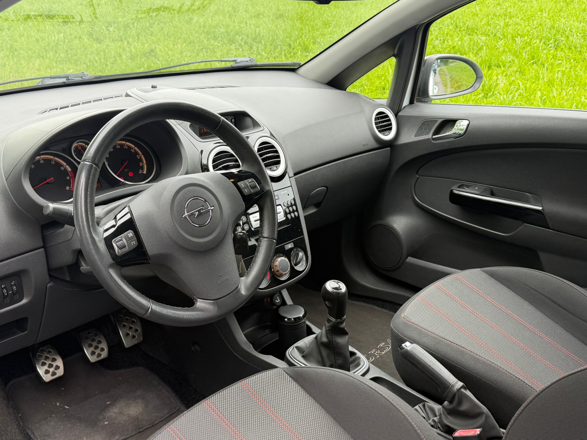 OPEL Corsa 1.4 TP Color Edition-image-7