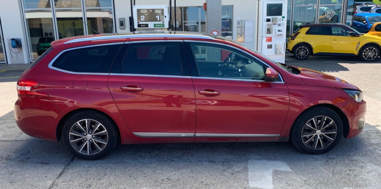PEUGEOT 308 SW 1.2 THP Active Automatic-image-2