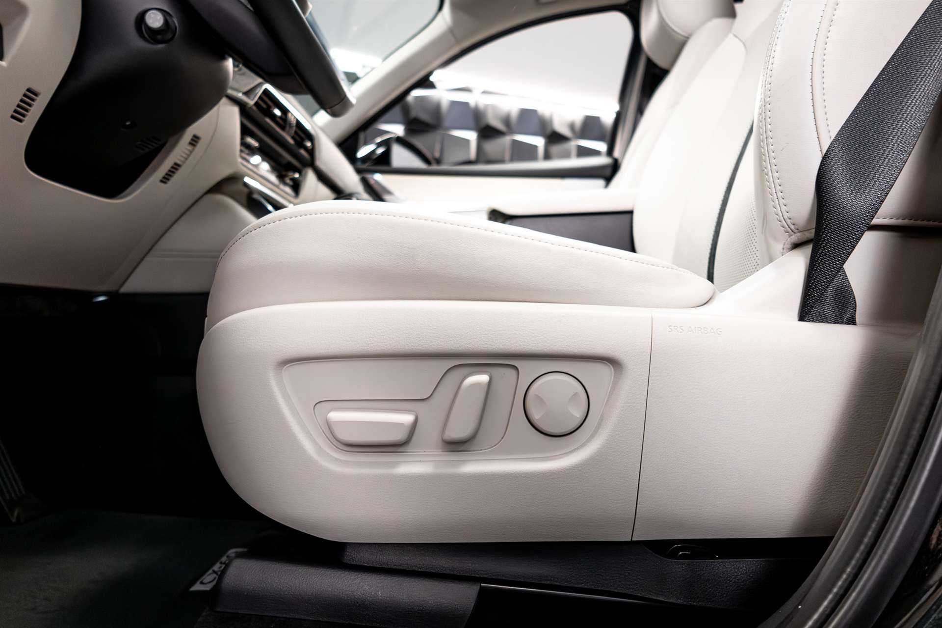 MAZDA CX-60 e-Skyactiv PHEV 327 AWD Takumi-image-11