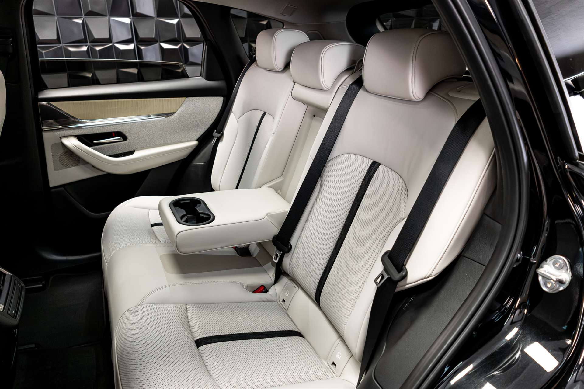 MAZDA CX-60 e-Skyactiv PHEV 327 AWD Takumi-image-24