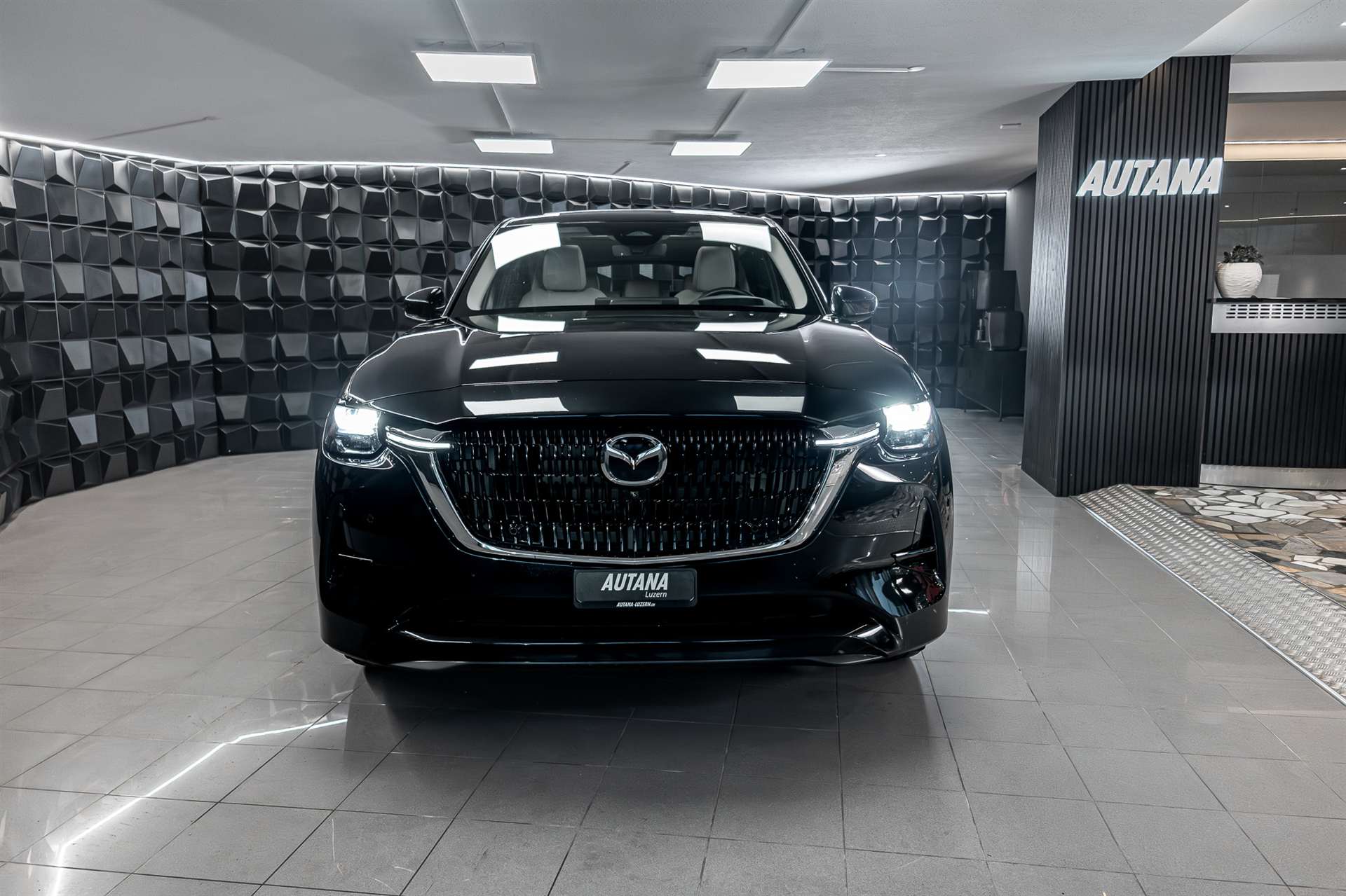 MAZDA CX-60 e-Skyactiv PHEV 327 AWD Takumi-showroom-element-3
