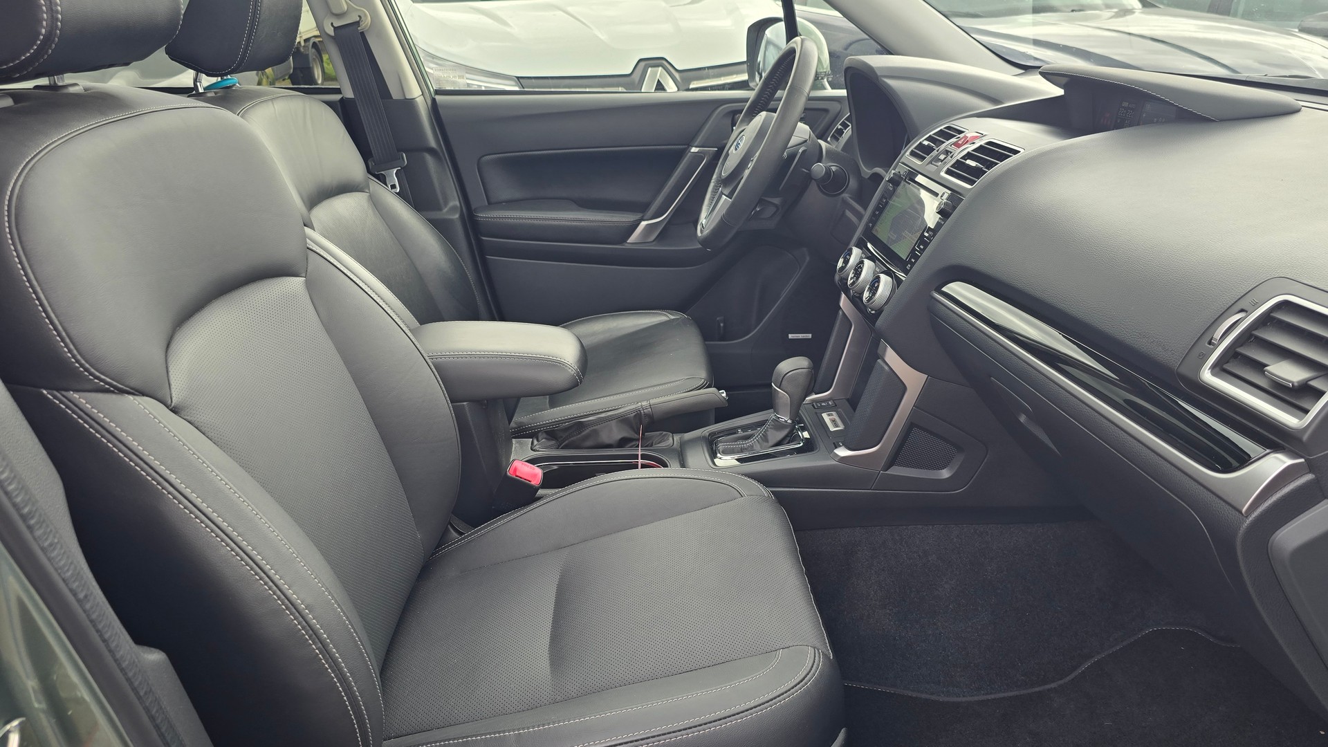 SUBARU Forester 2.0XT Luxury Lineartronic-image-7