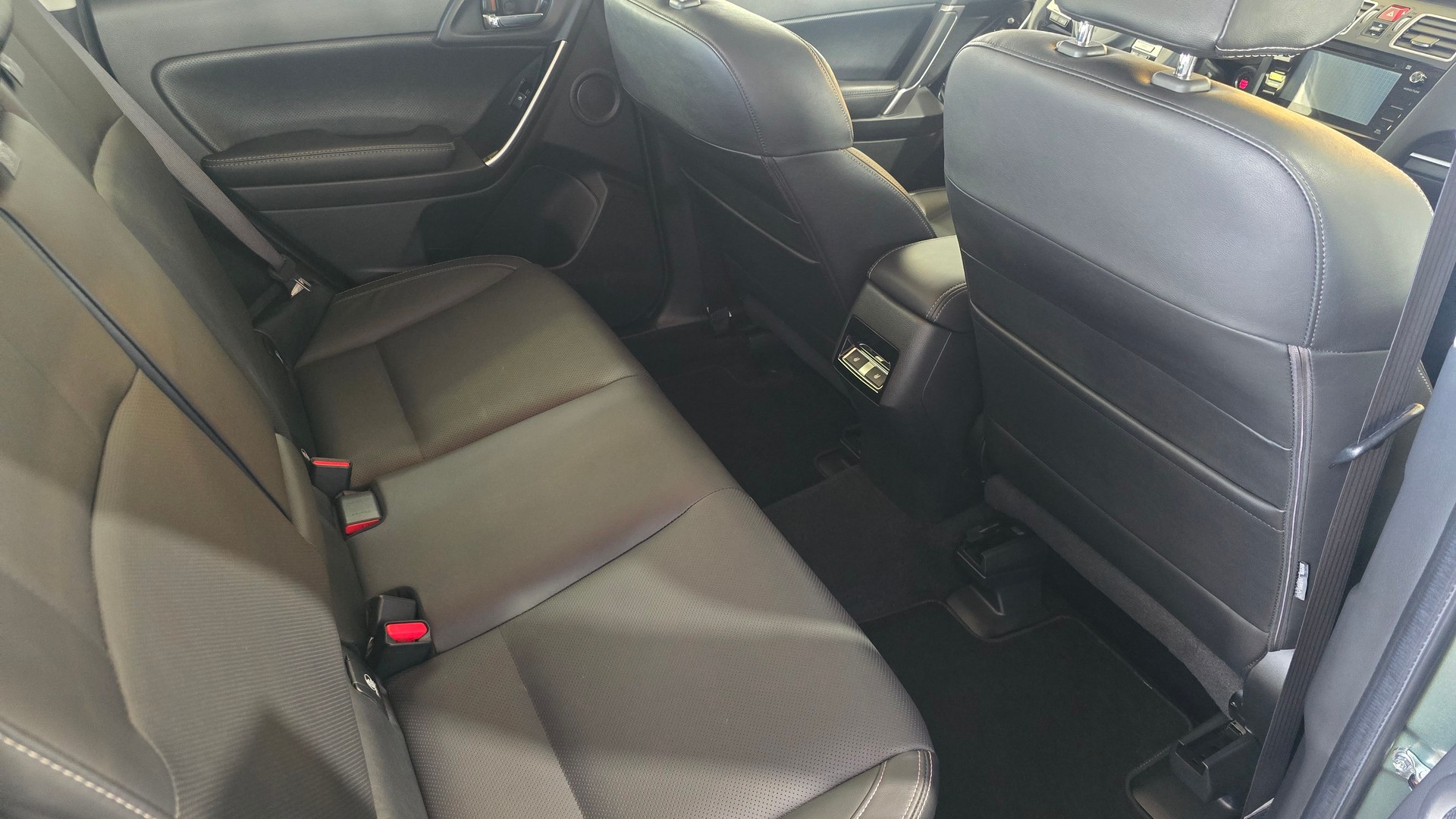 SUBARU Forester 2.0XT Luxury Lineartronic-image-11